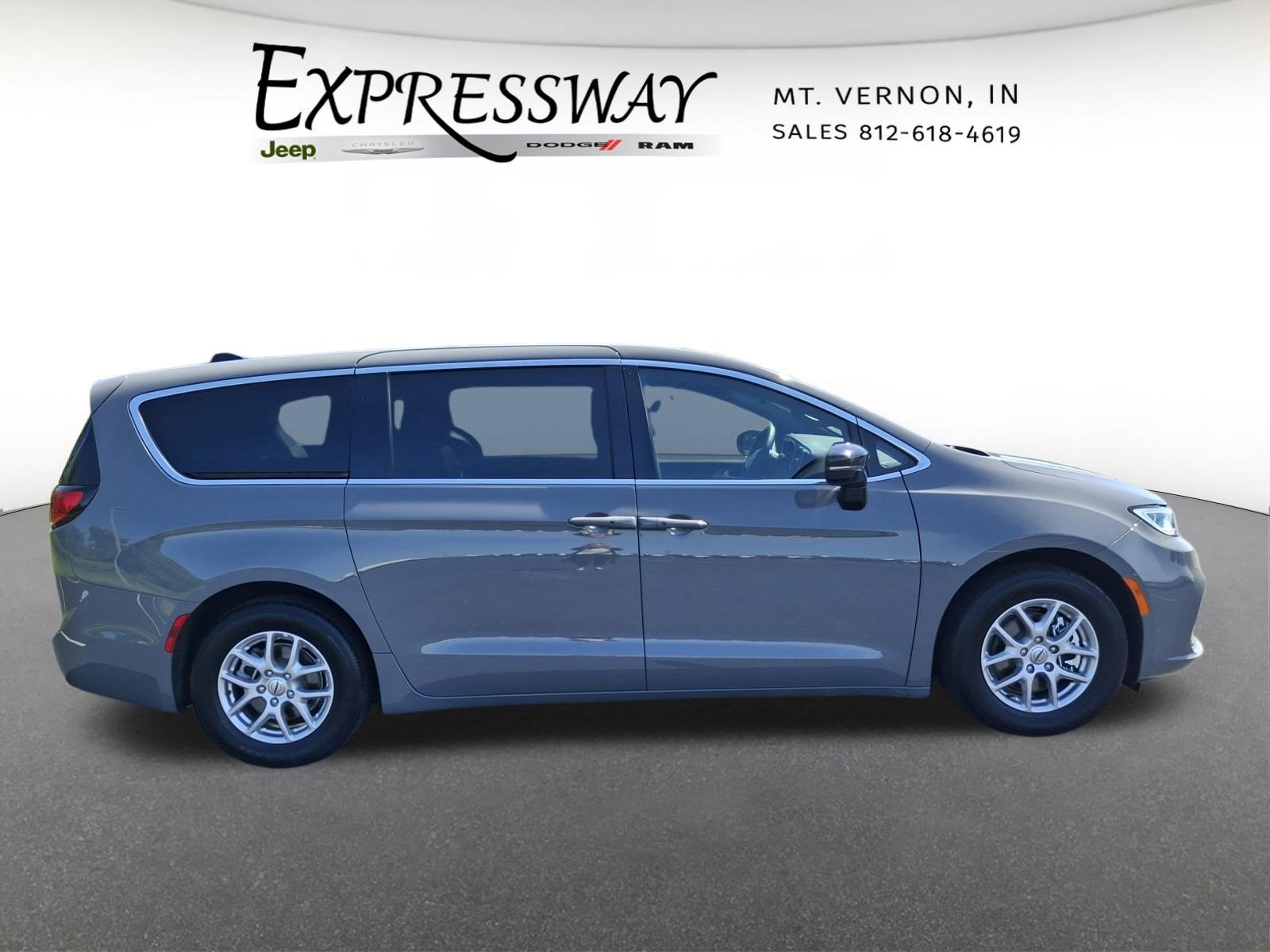 2025 Chrysler Pacifica Select
