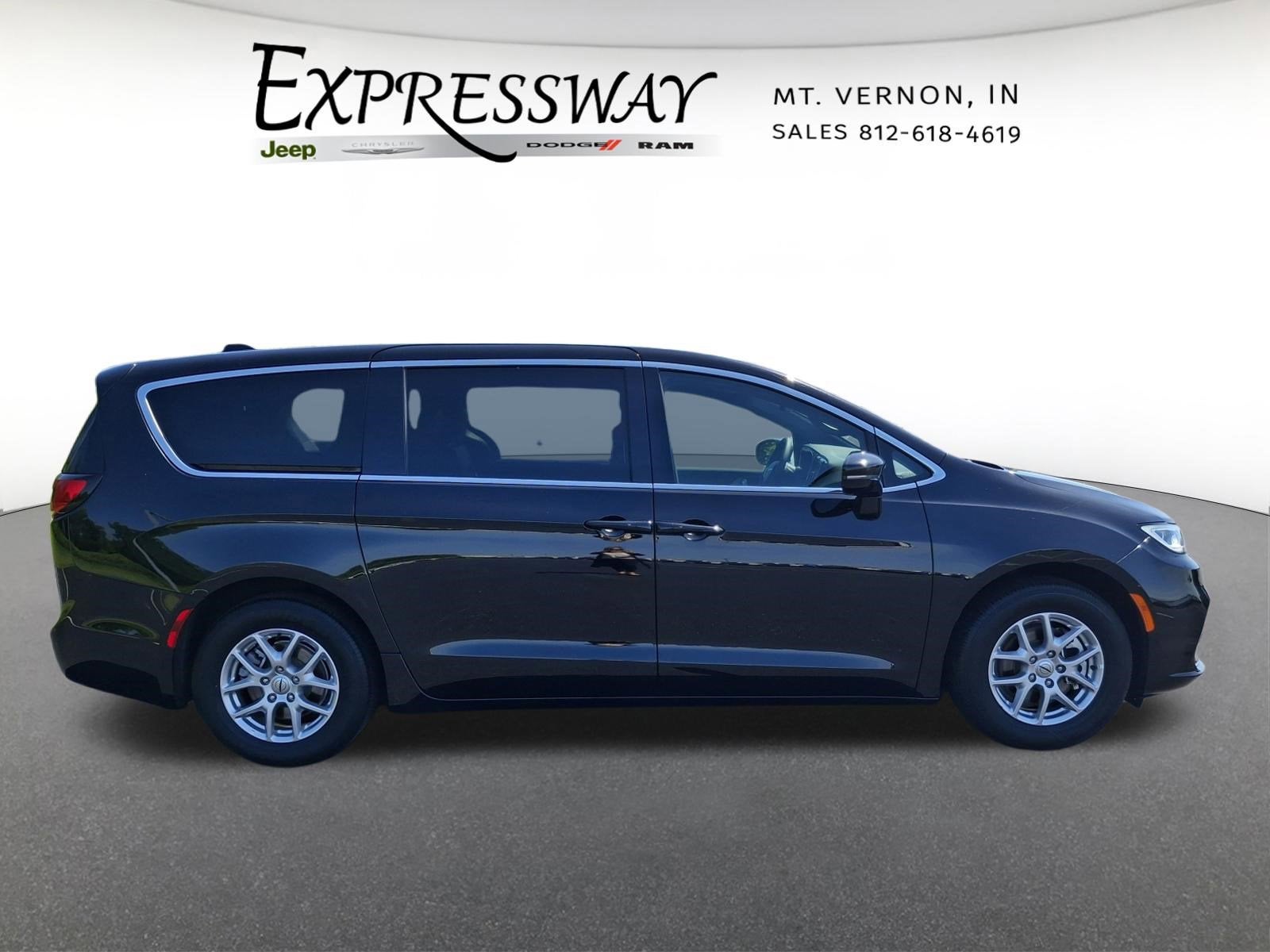 2025 Chrysler Pacifica Select
