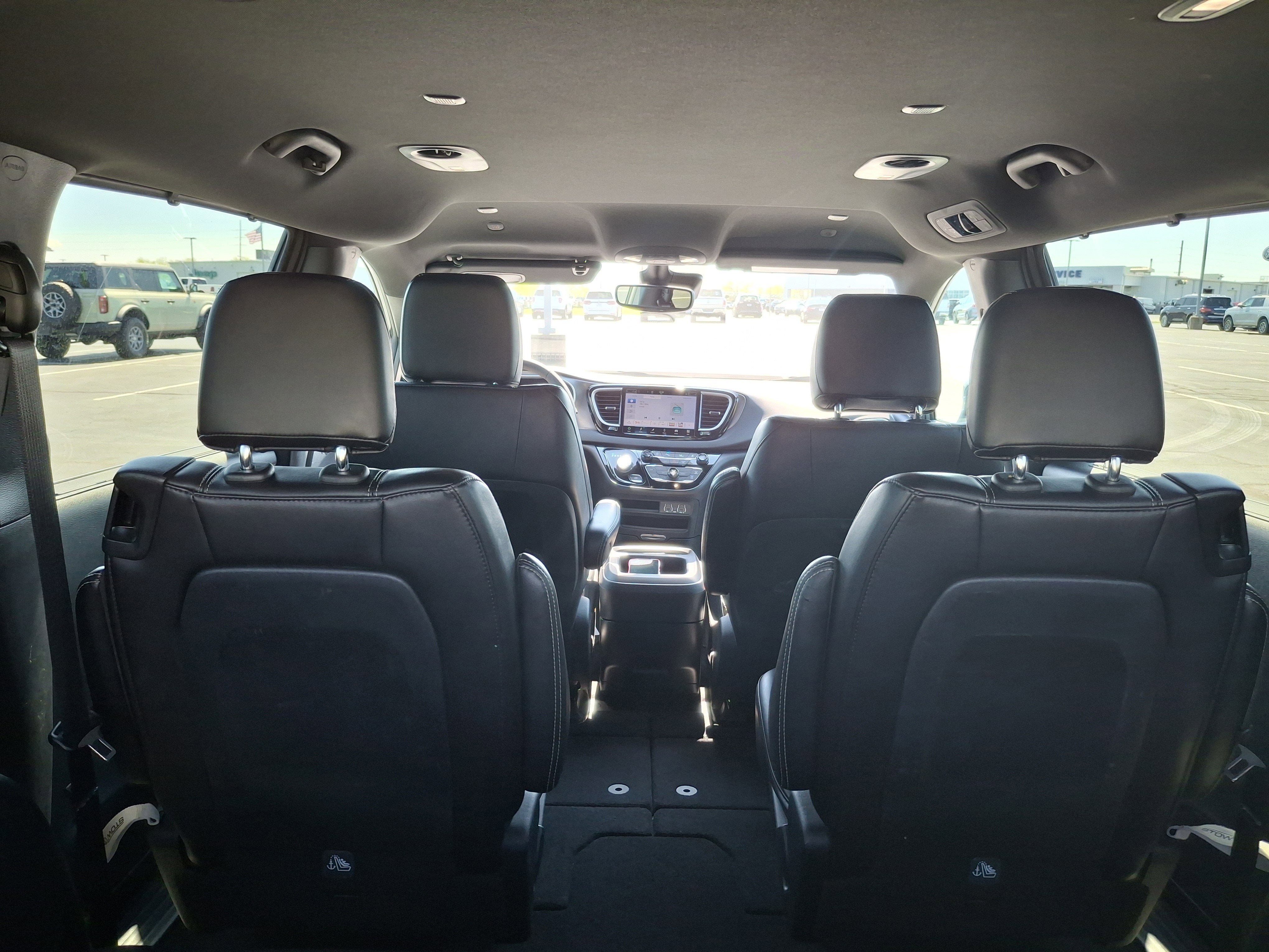 2025 Chrysler Pacifica Select