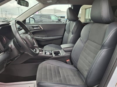 2024 Mitsubishi Outlander Base