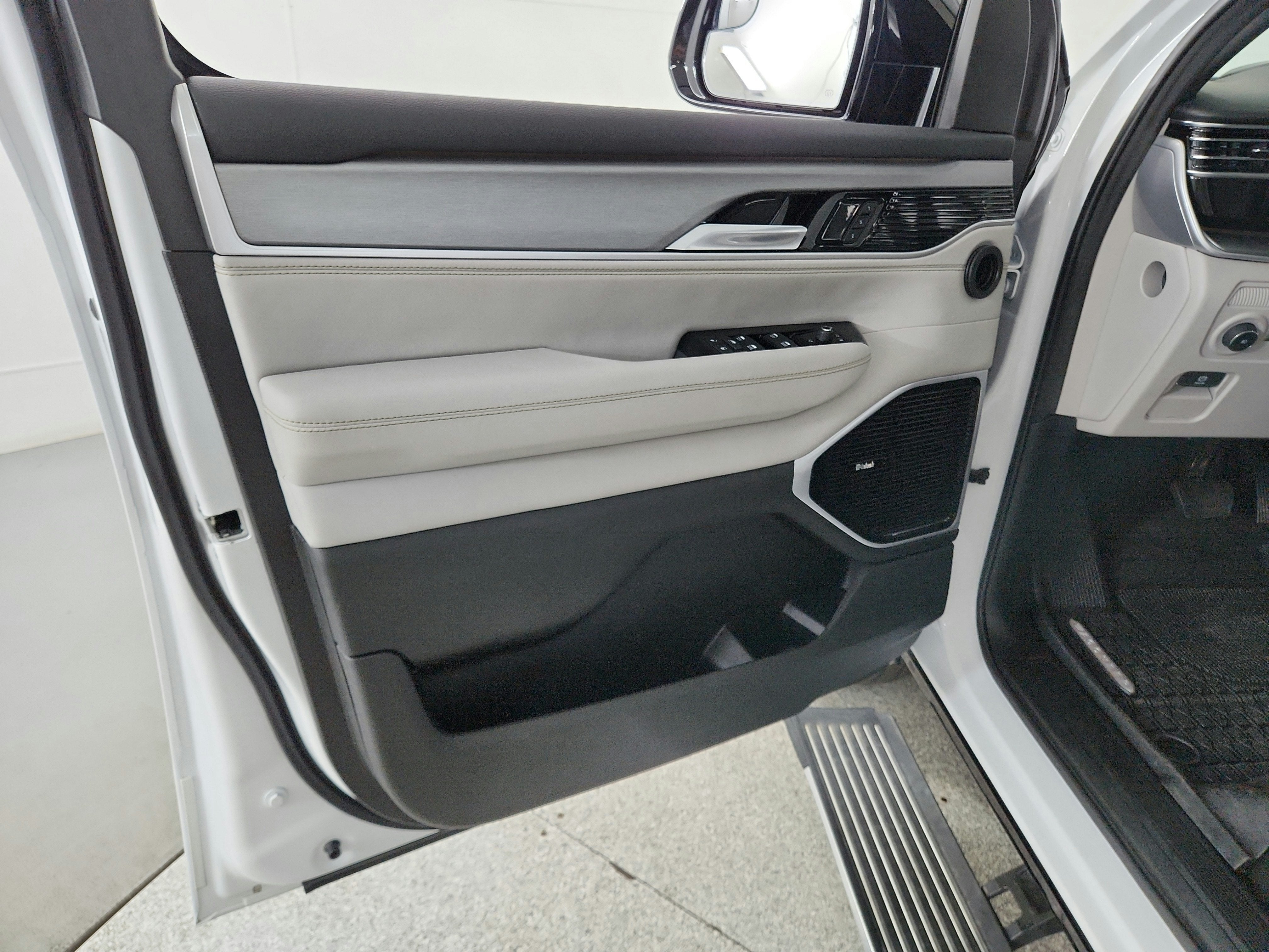 2025 Jeep Wagoneer L Series III