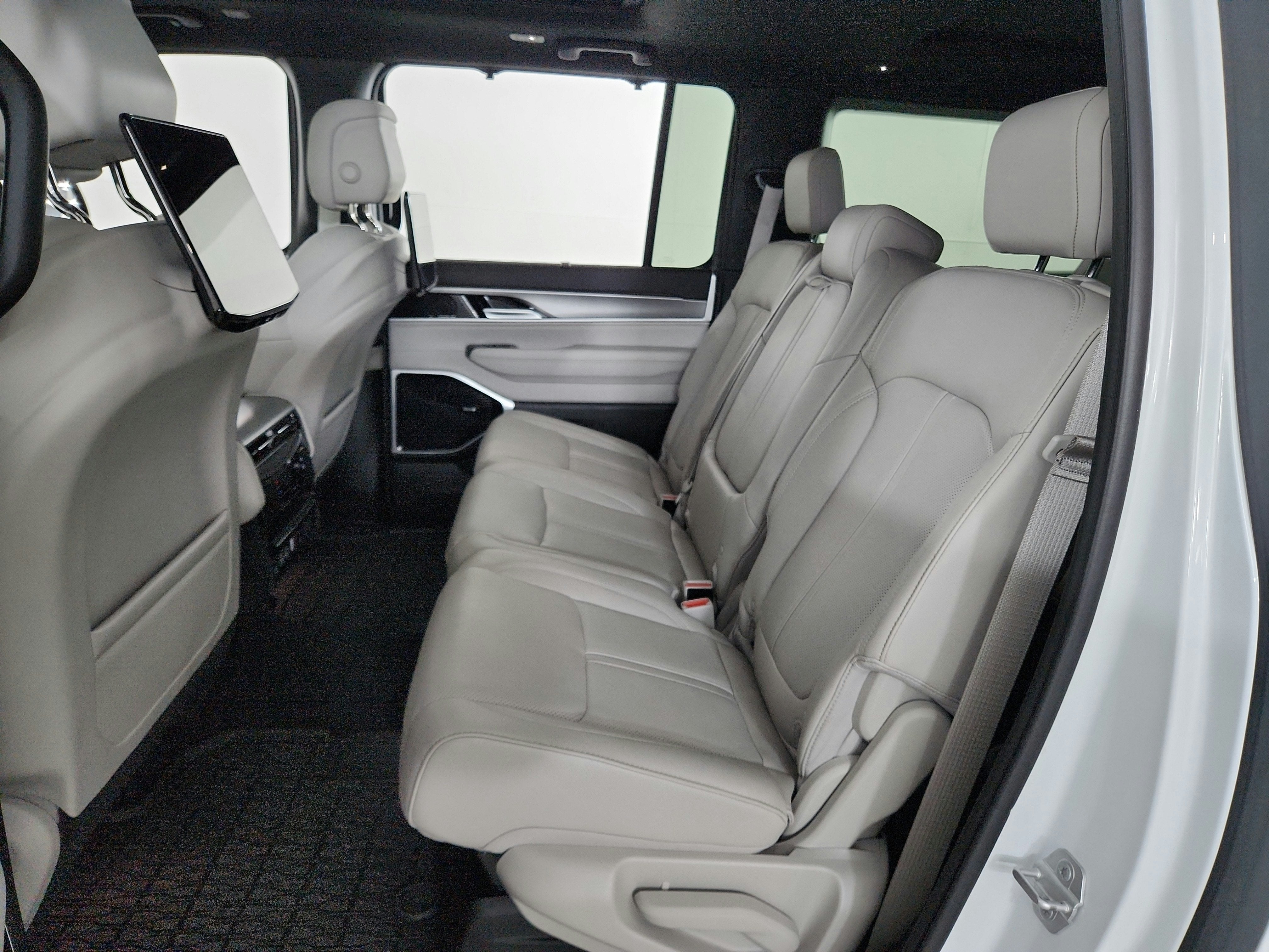 2025 Jeep Wagoneer L Series III