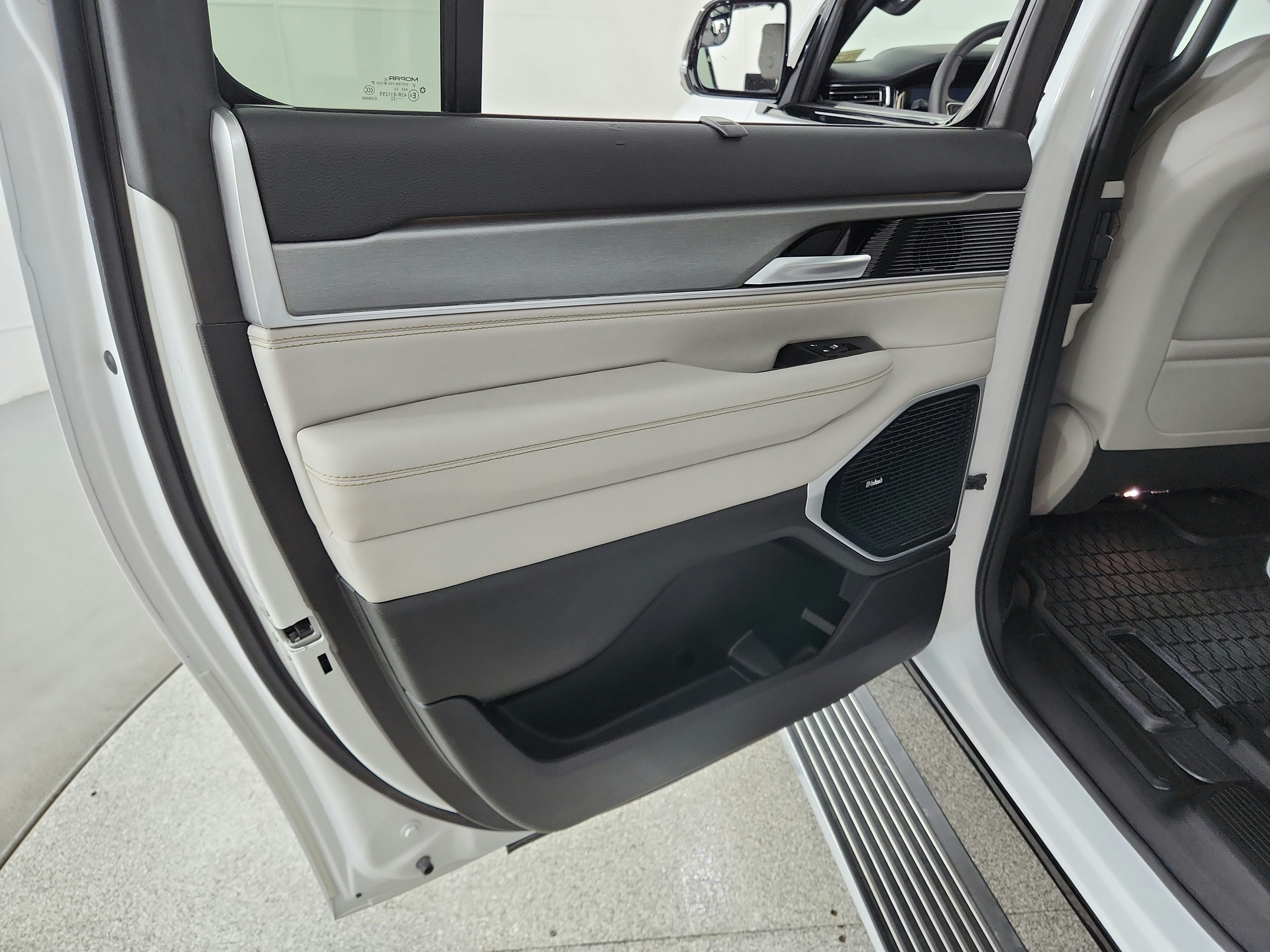 2025 Jeep Wagoneer L Series III