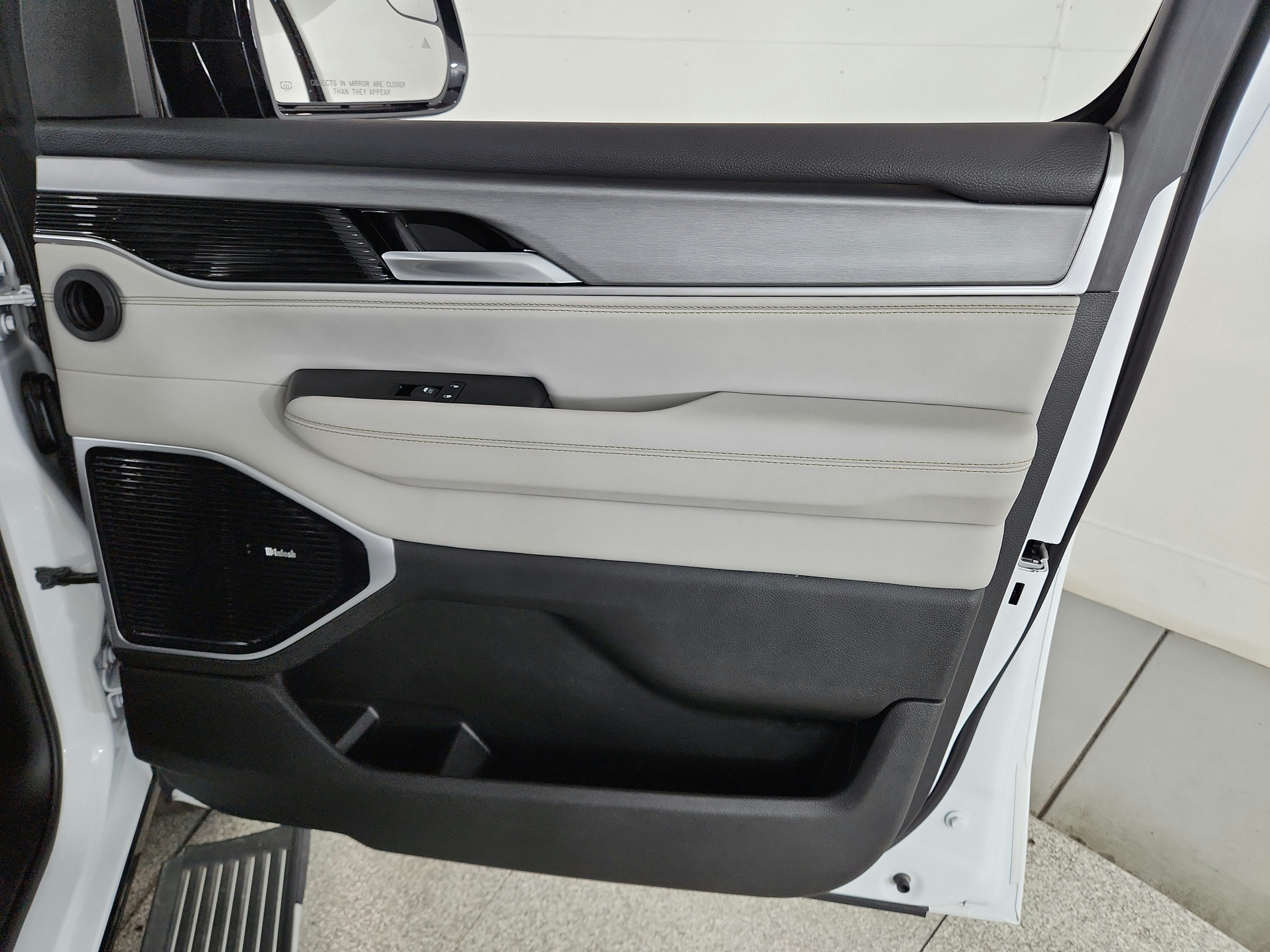 2025 Jeep Wagoneer L Series III