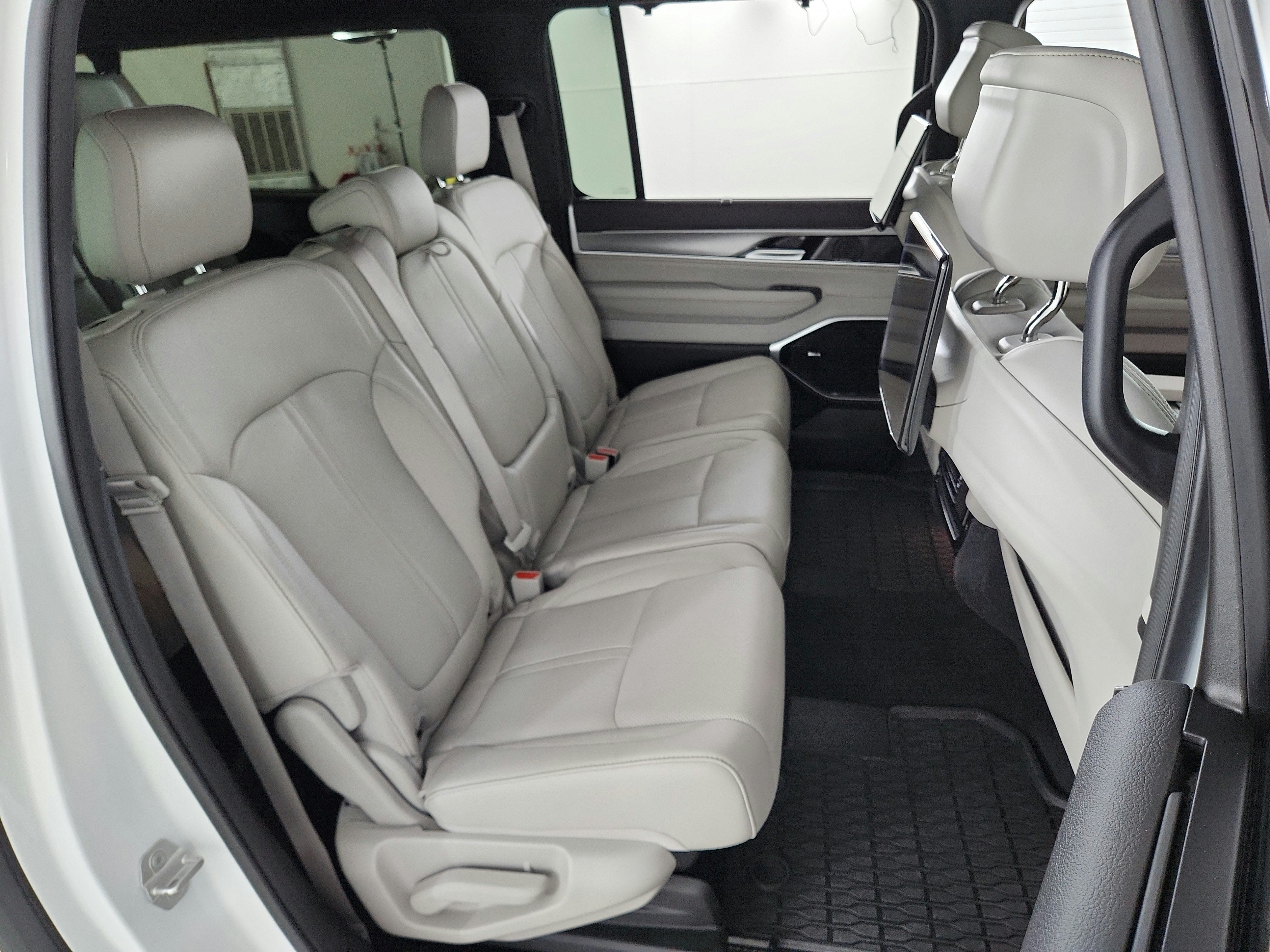 2025 Jeep Wagoneer L Series III