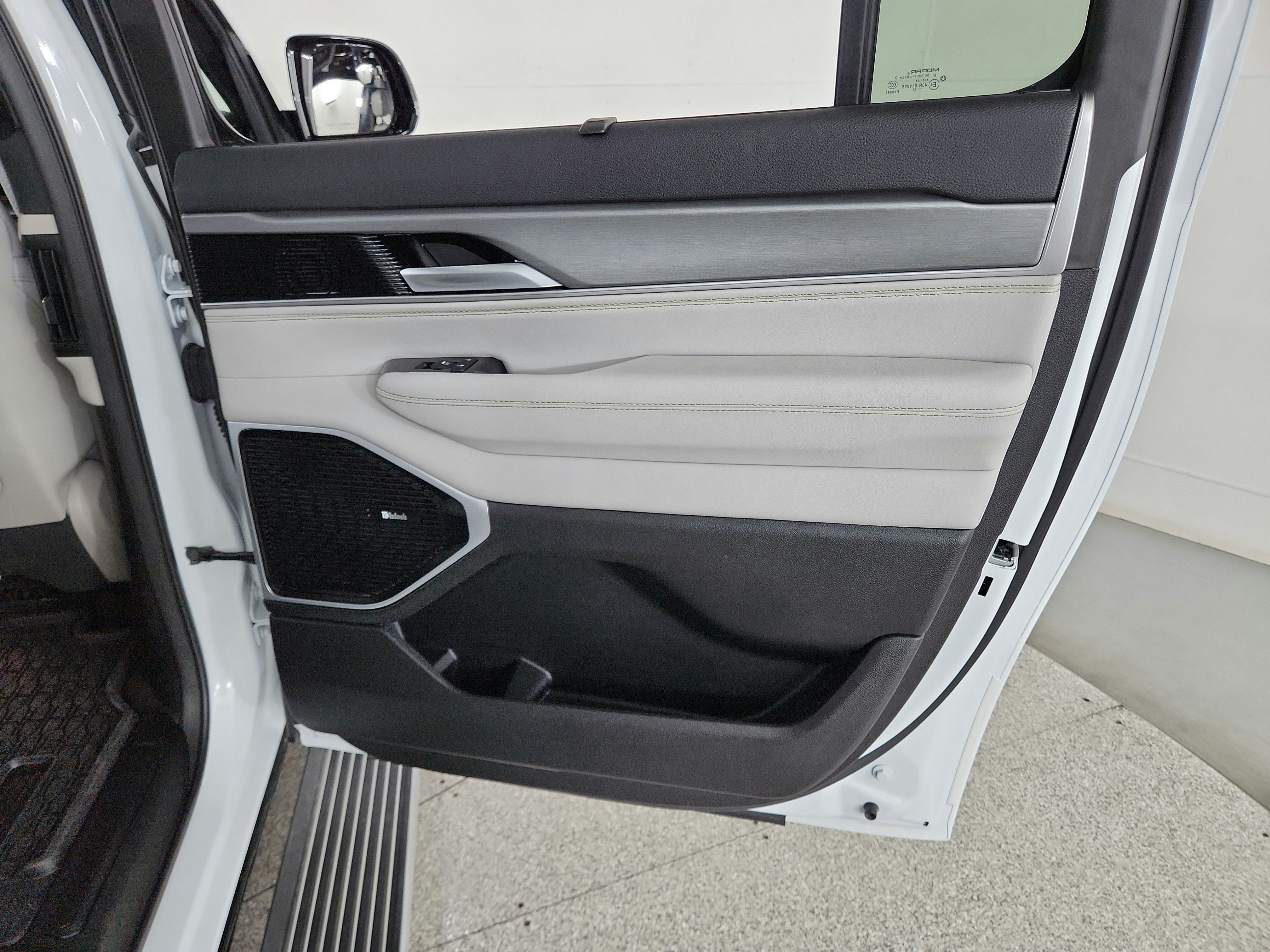 2025 Jeep Wagoneer L Series III