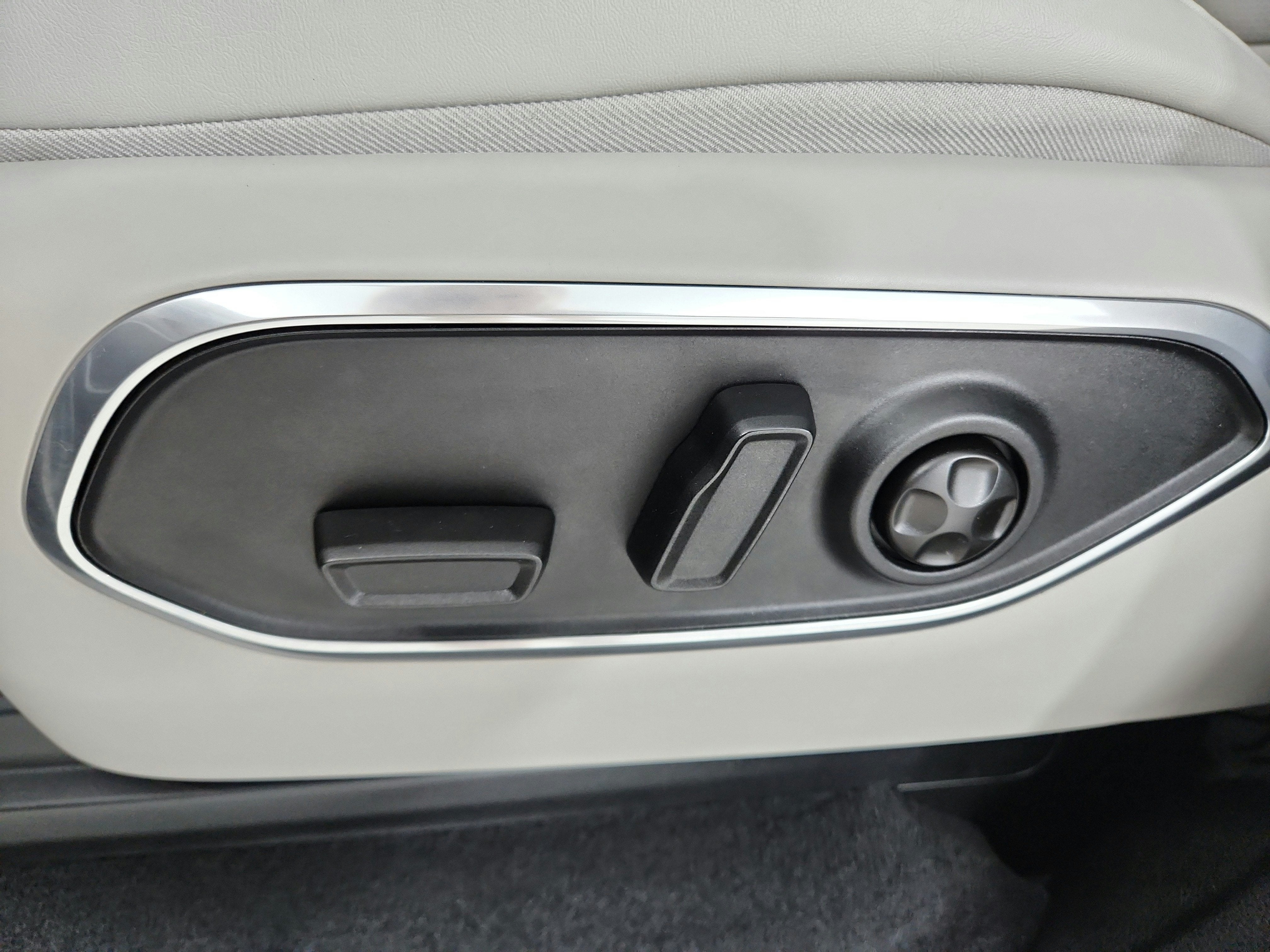2025 Jeep Wagoneer L Series III