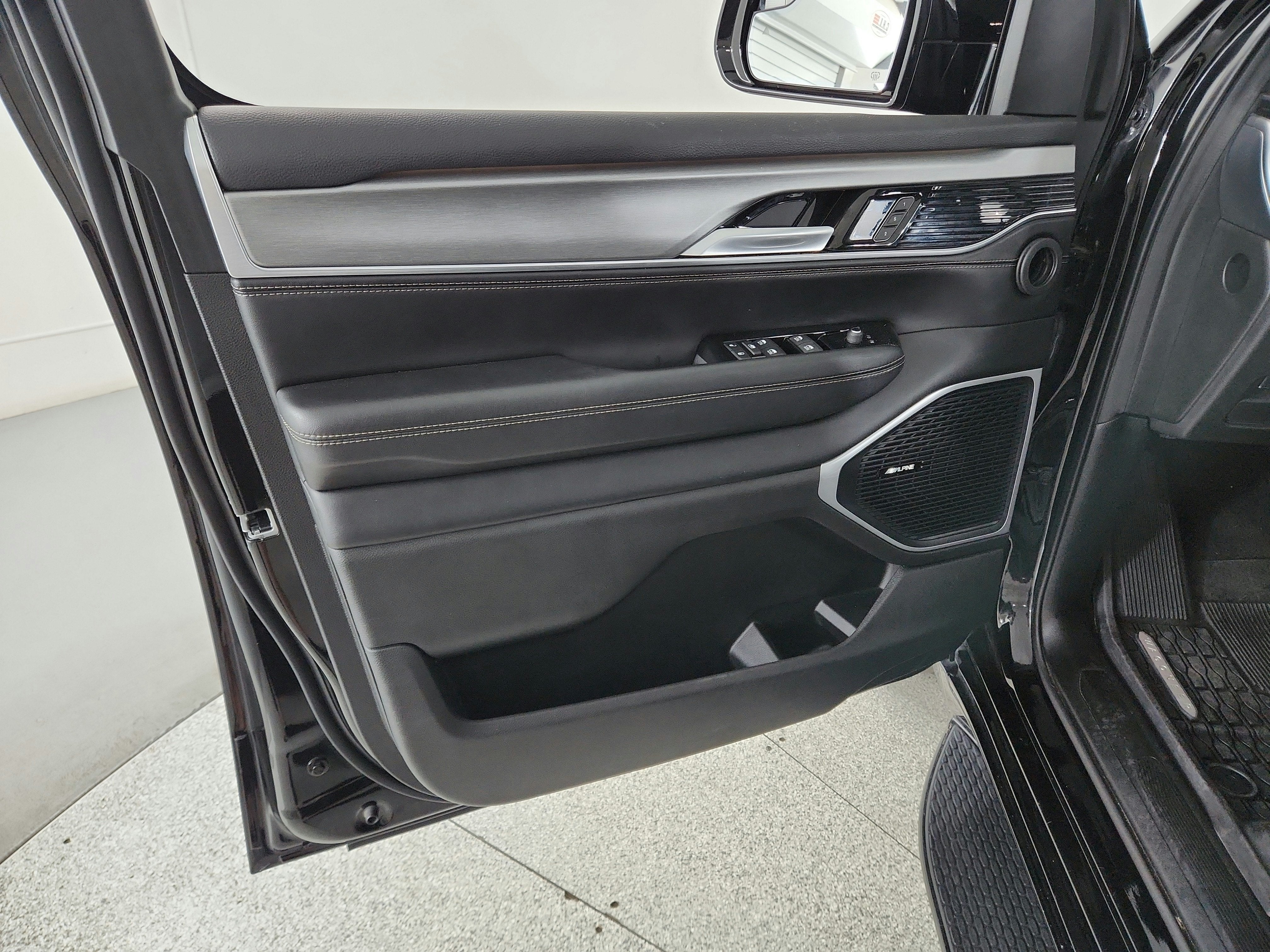 2024 Jeep Wagoneer Series II Carbide 4x4