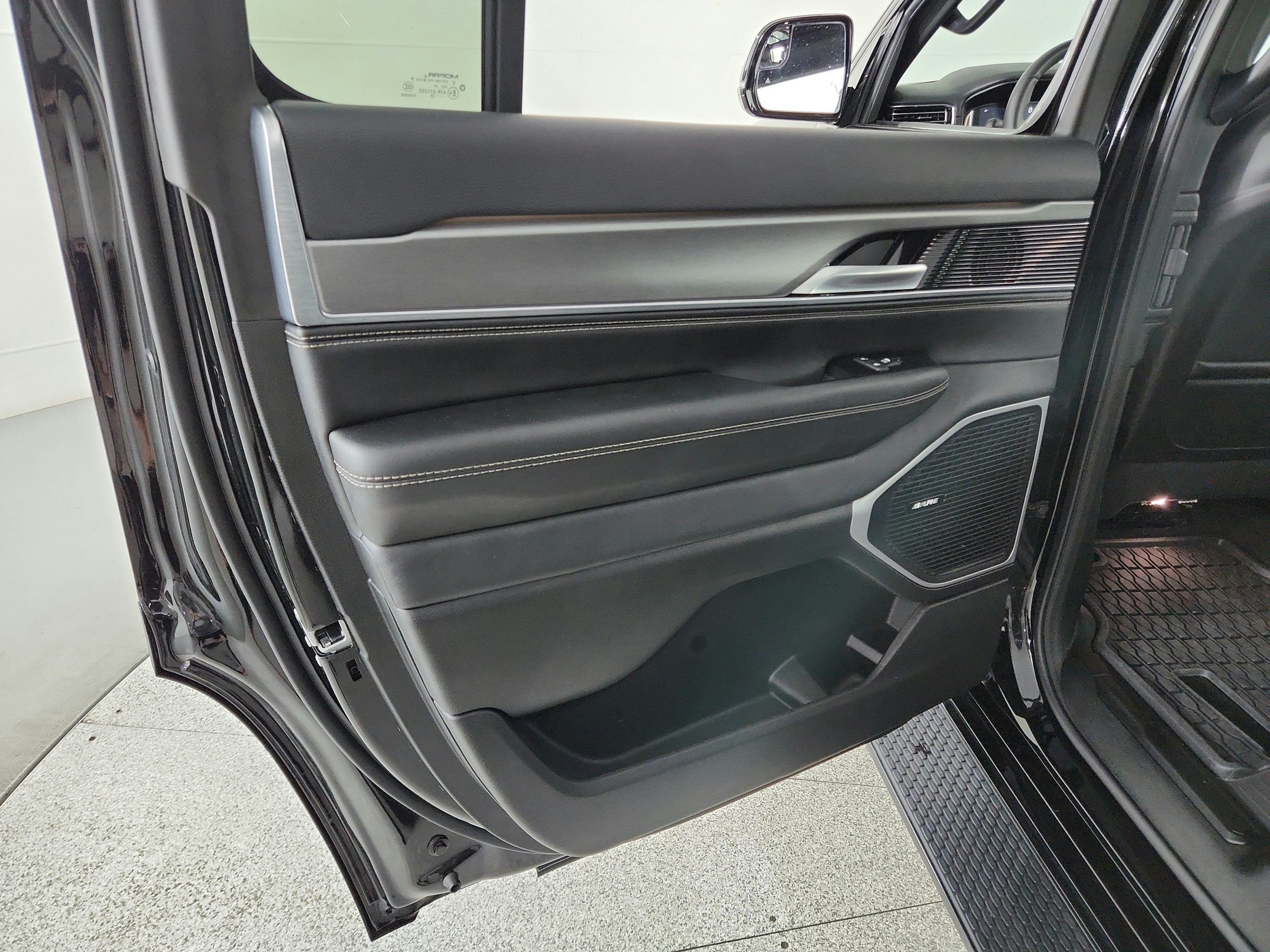 2024 Jeep Wagoneer Series II Carbide 4x4