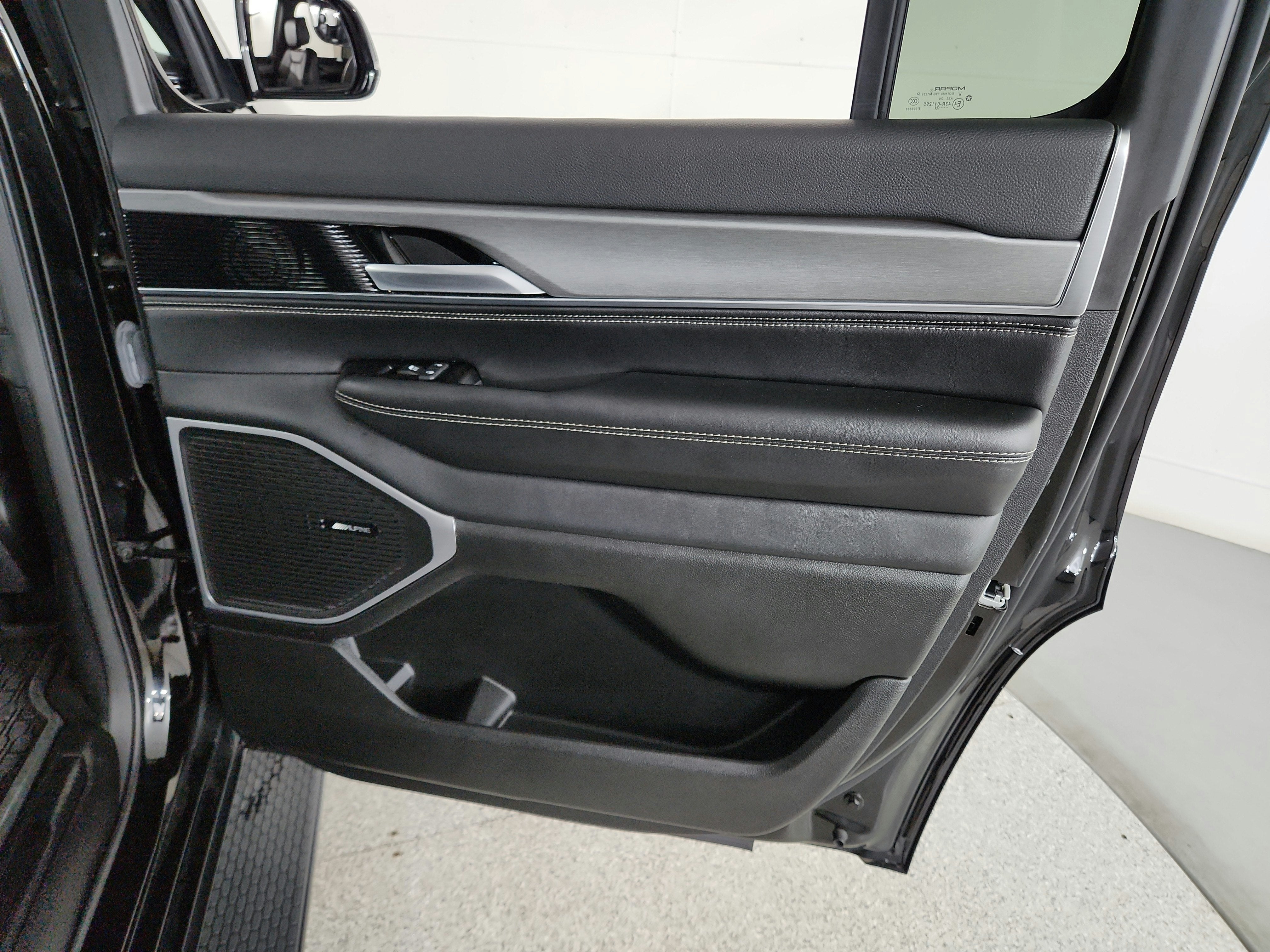 2024 Jeep Wagoneer Series II Carbide 4x4