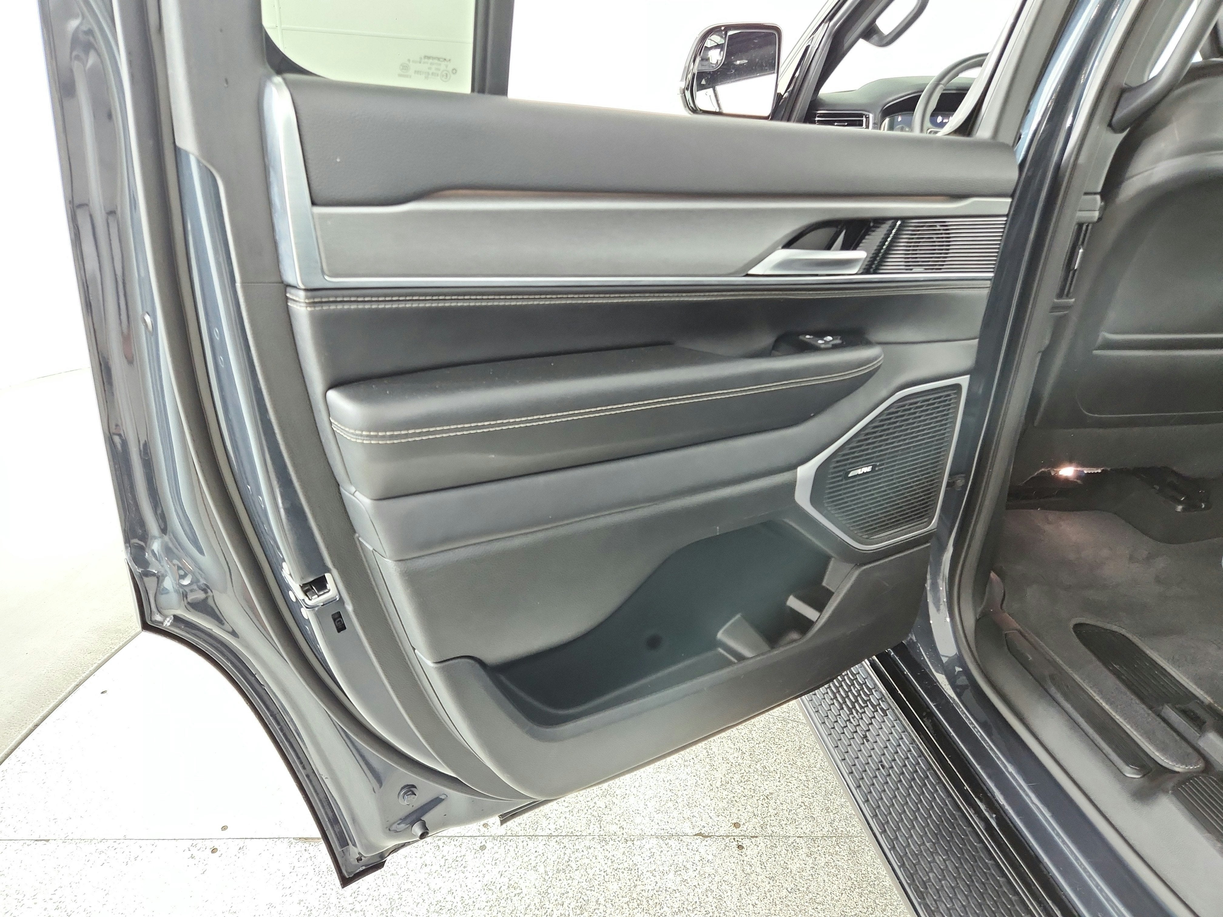 2024 Jeep Wagoneer Series II Carbide 4x4