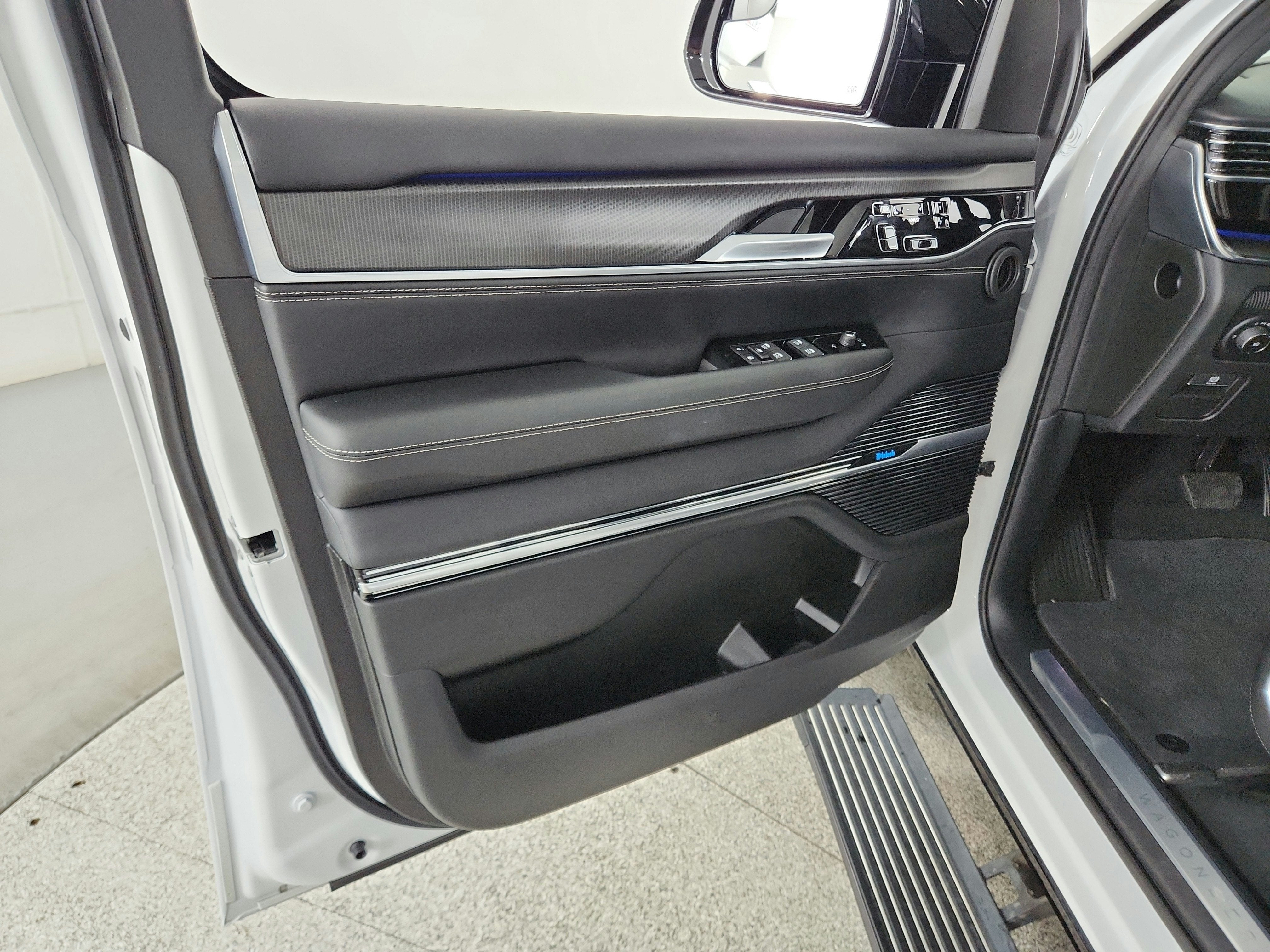 2025 Jeep Grand Wagoneer Series II Obsidian 4x4