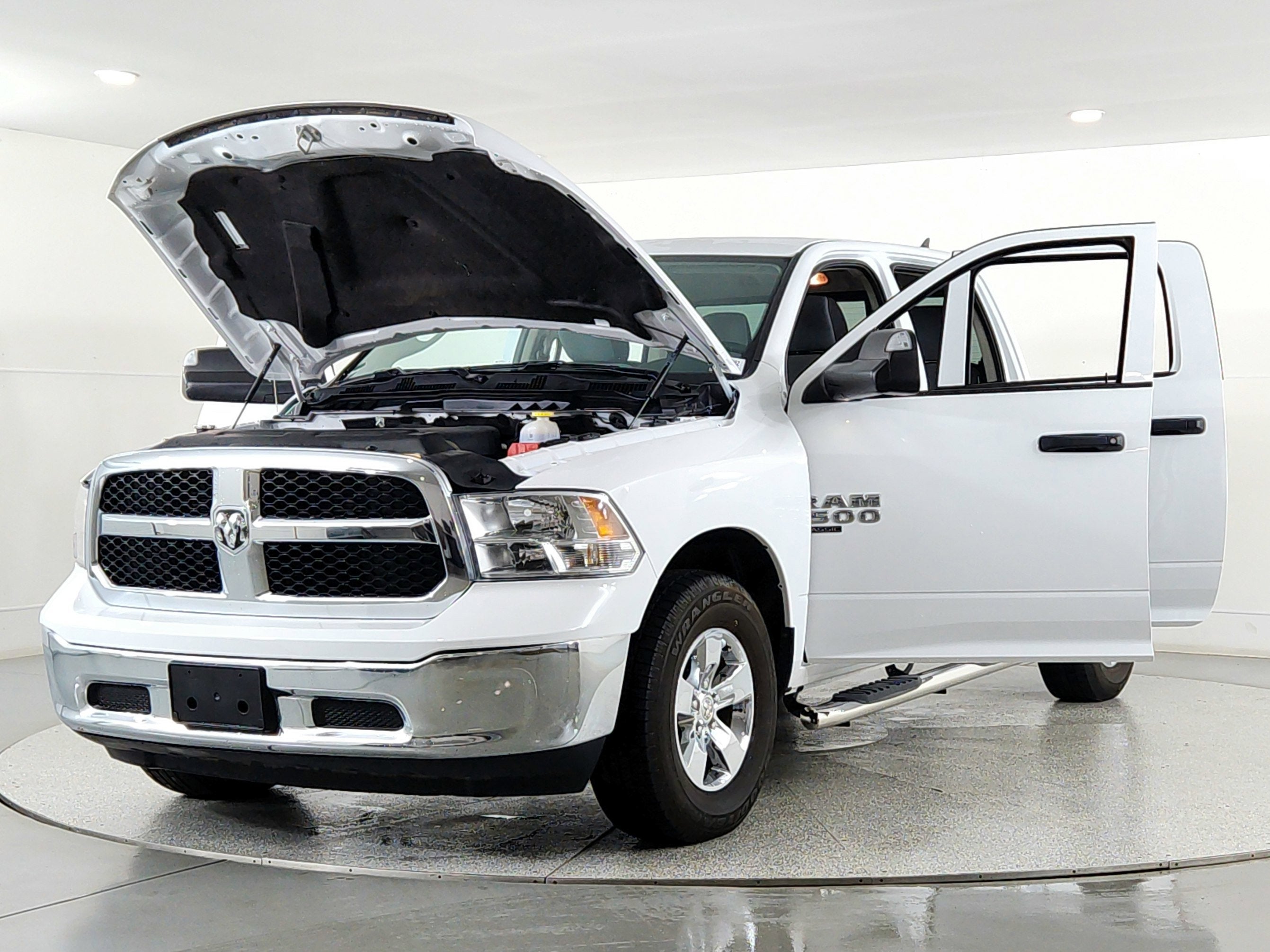 2023 RAM 1500 Classic SLT