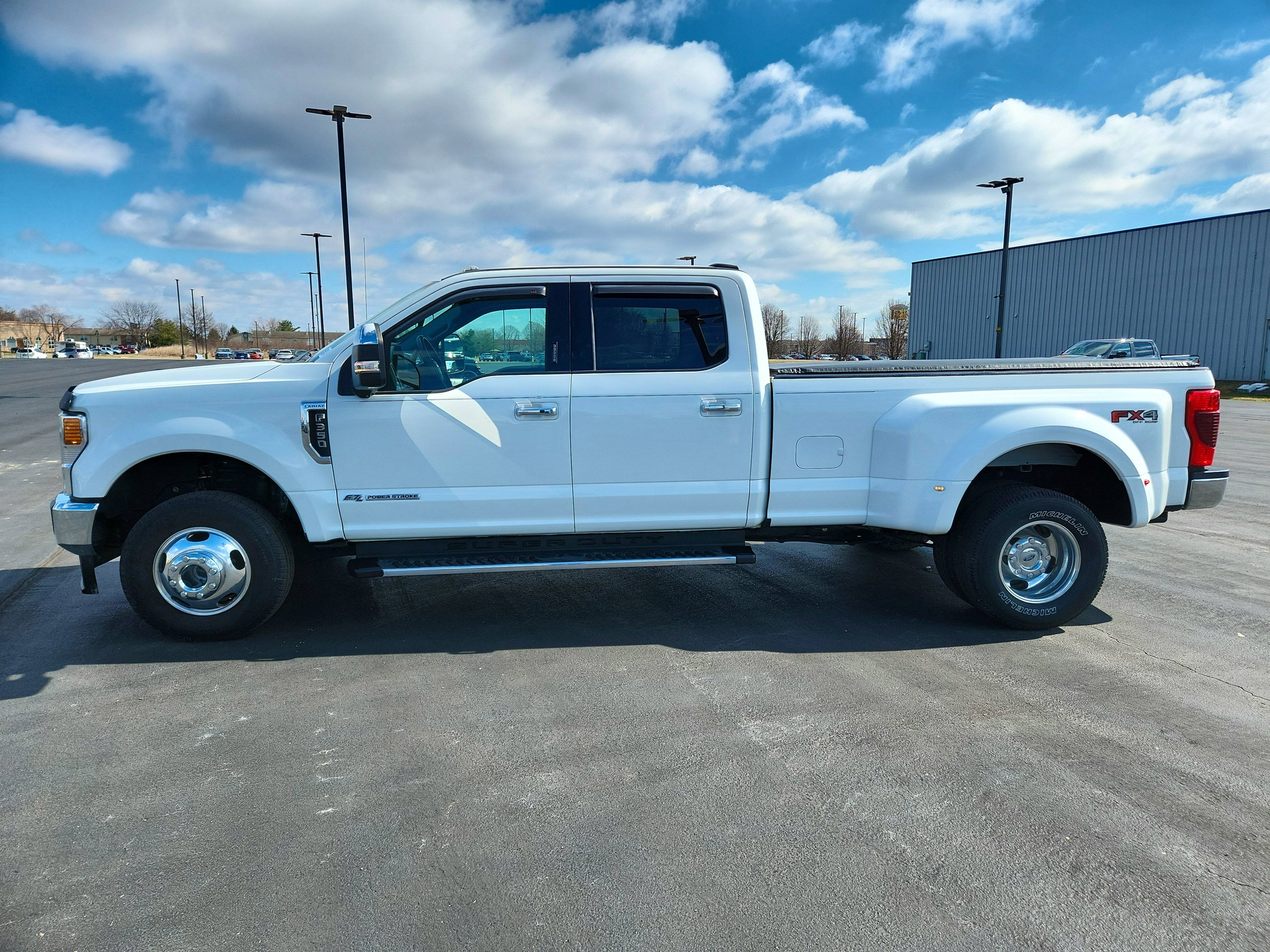 2020 Ford Super Duty F-350 DRW Pickup LARIAT