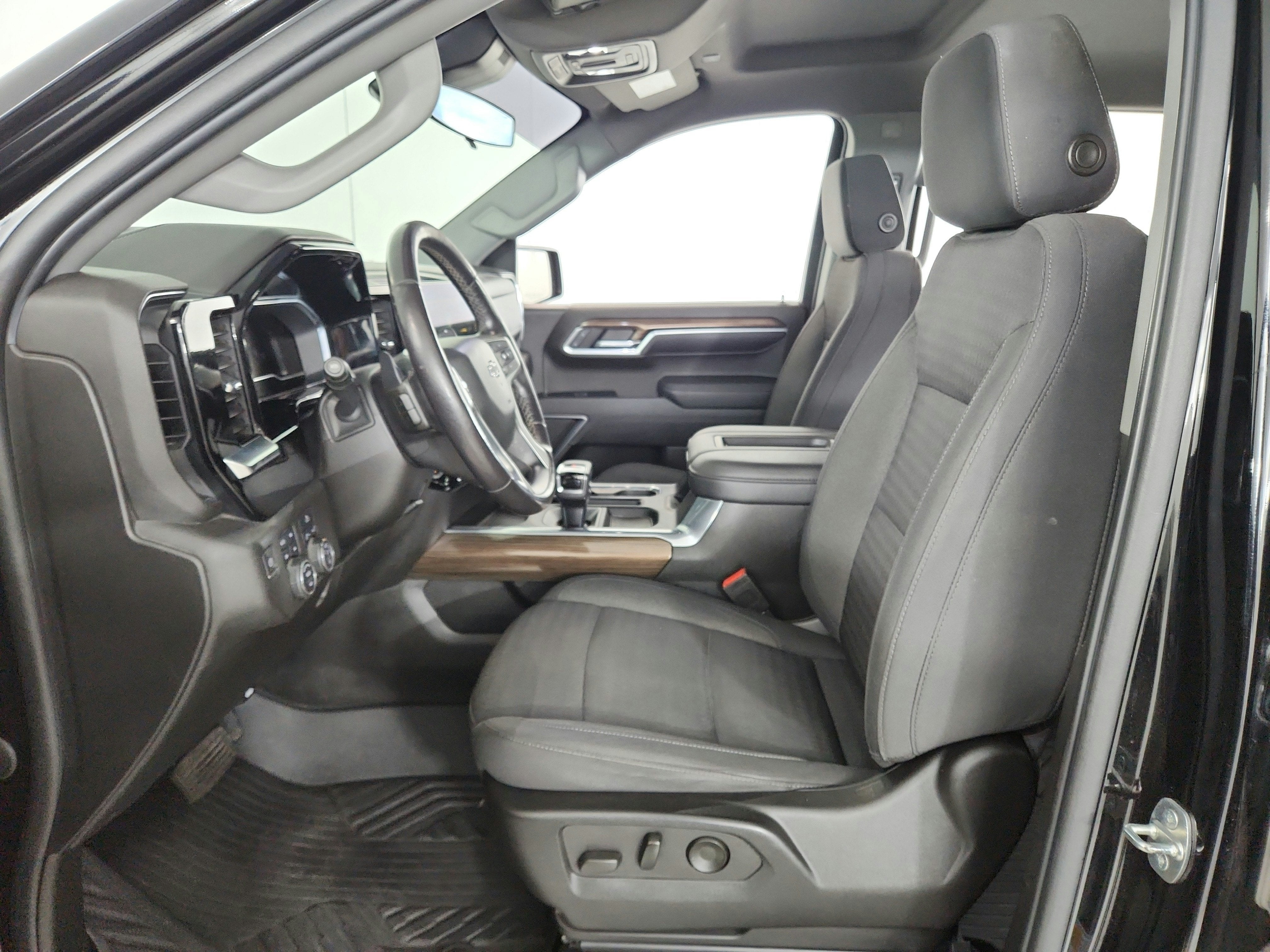 2022 Chevrolet Silverado 1500 4WD Crew Cab 147" RST