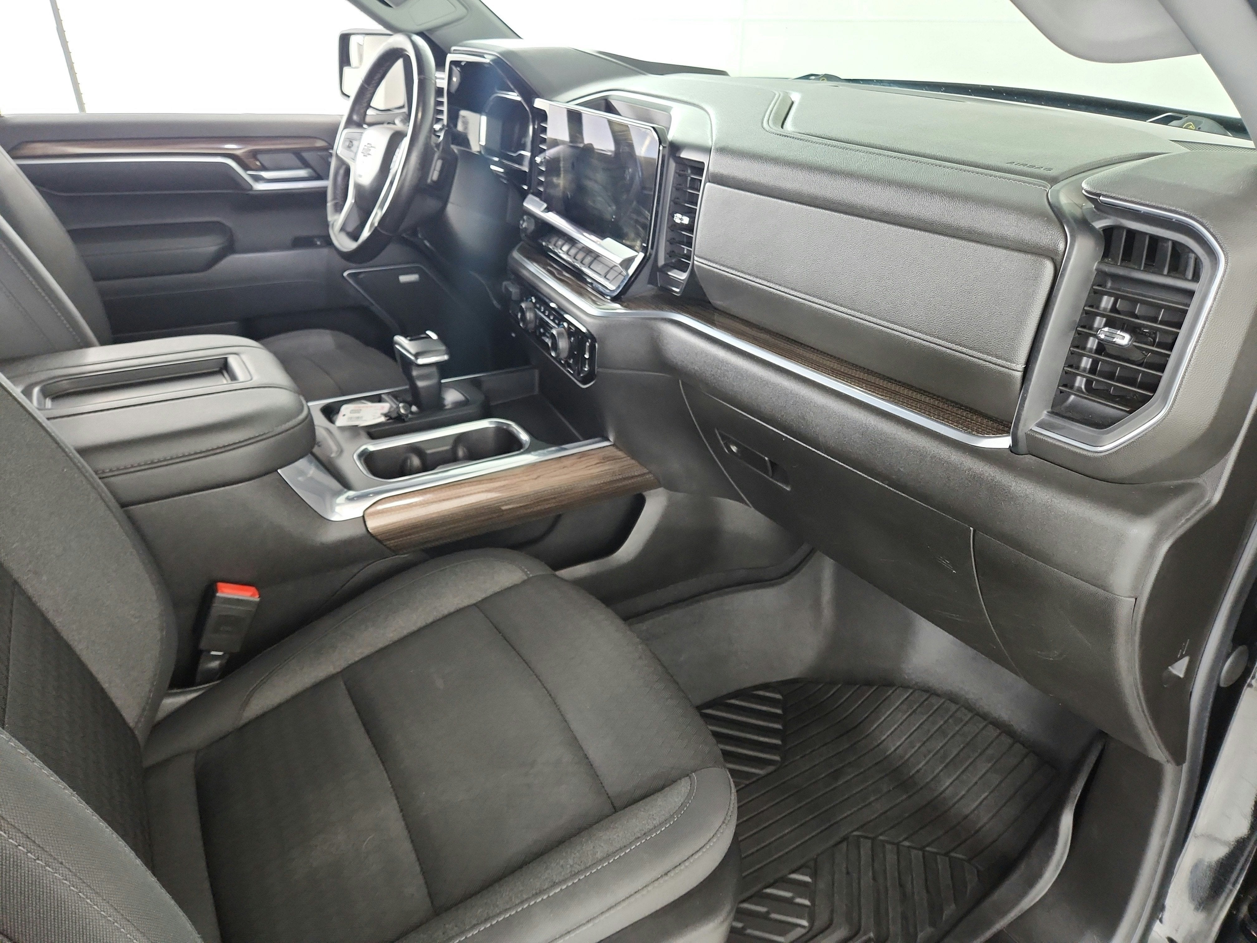 2022 Chevrolet Silverado 1500 4WD Crew Cab 147" RST