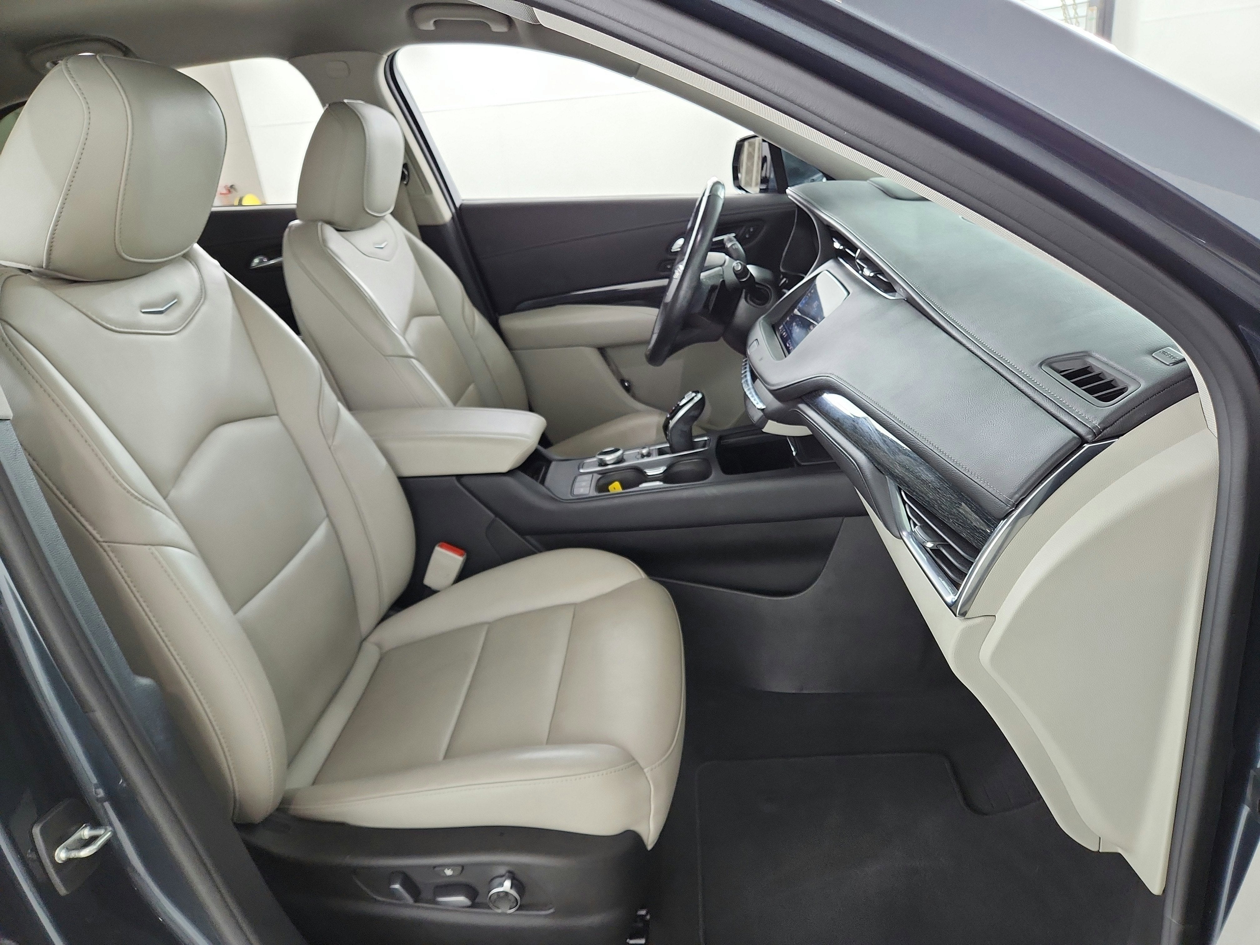 2021 Cadillac XT4 AWD Premium Luxury