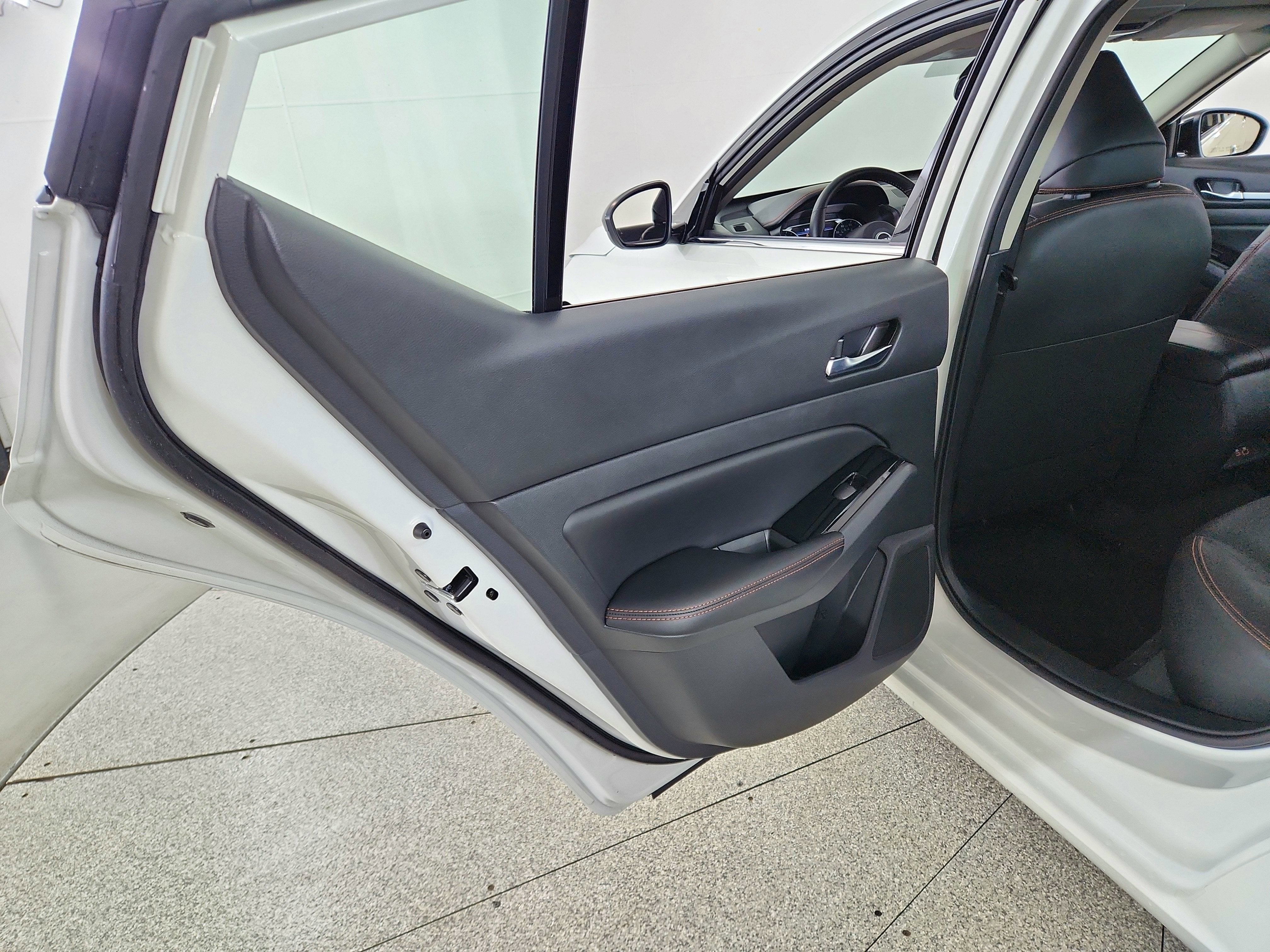 2025 Nissan Altima SR