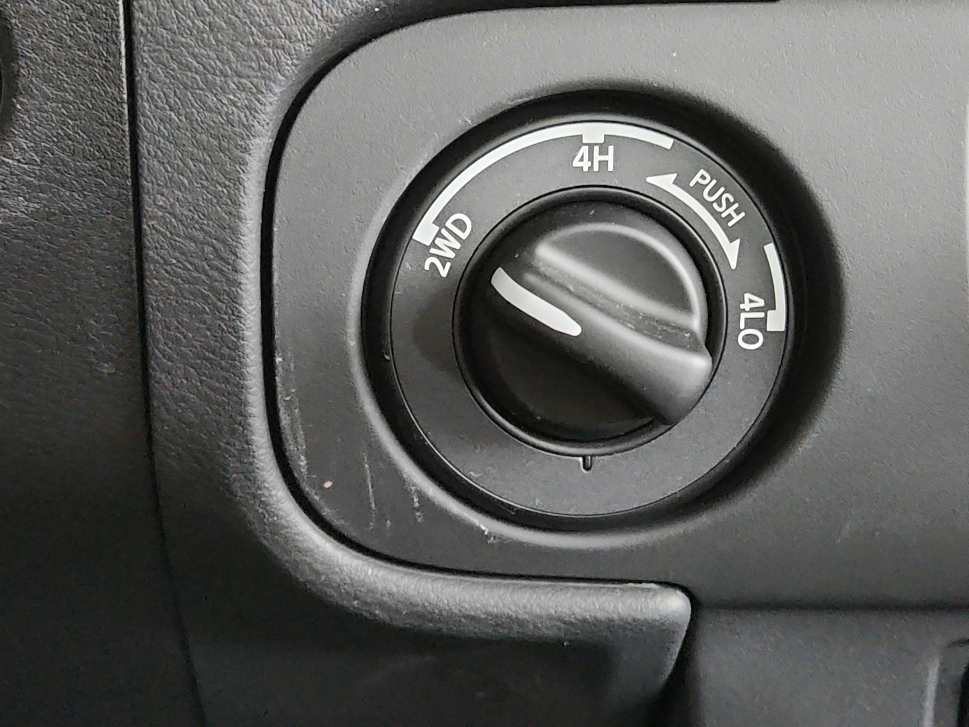 2025 Nissan Frontier SL