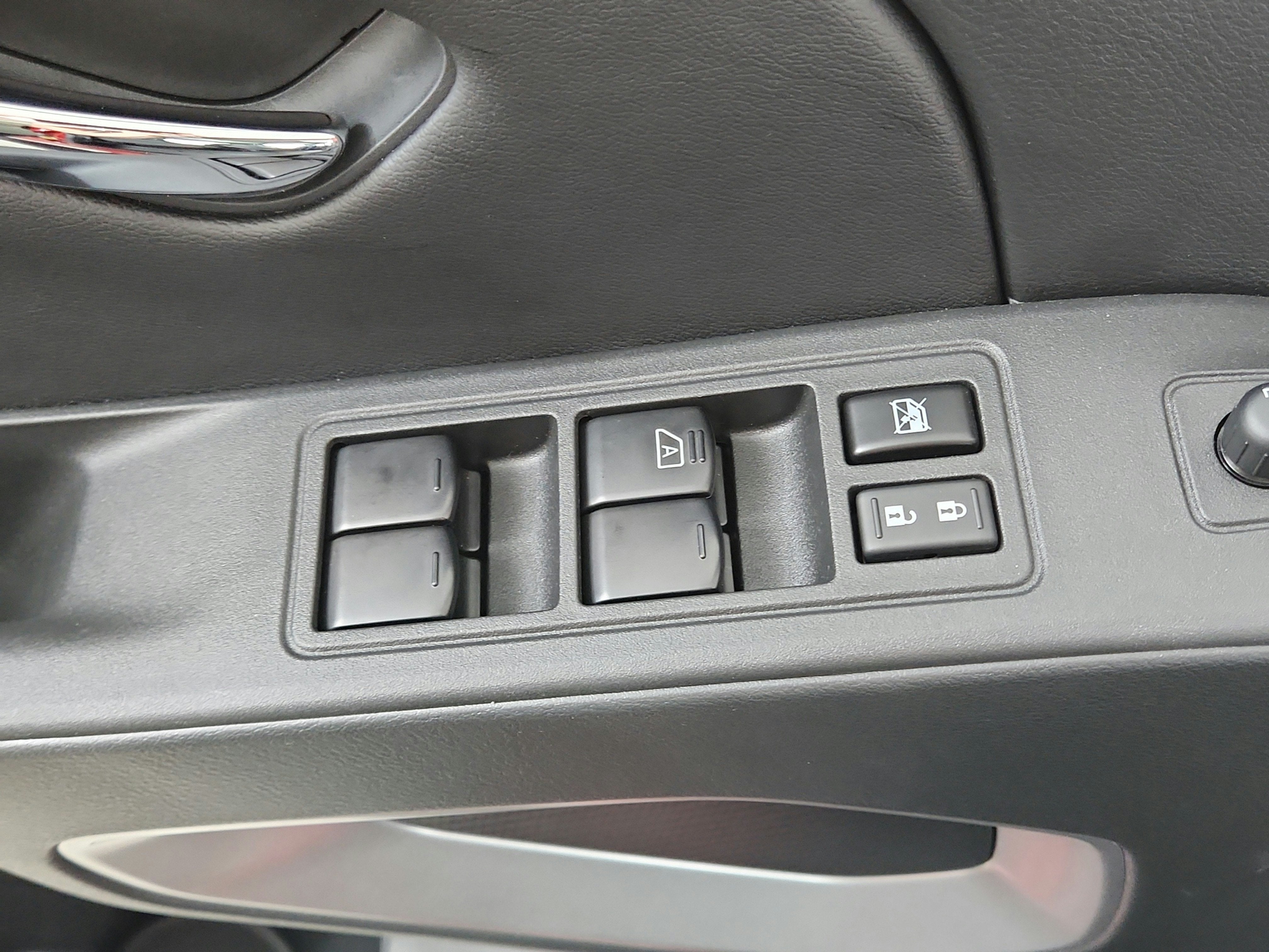2025 Nissan Frontier SL