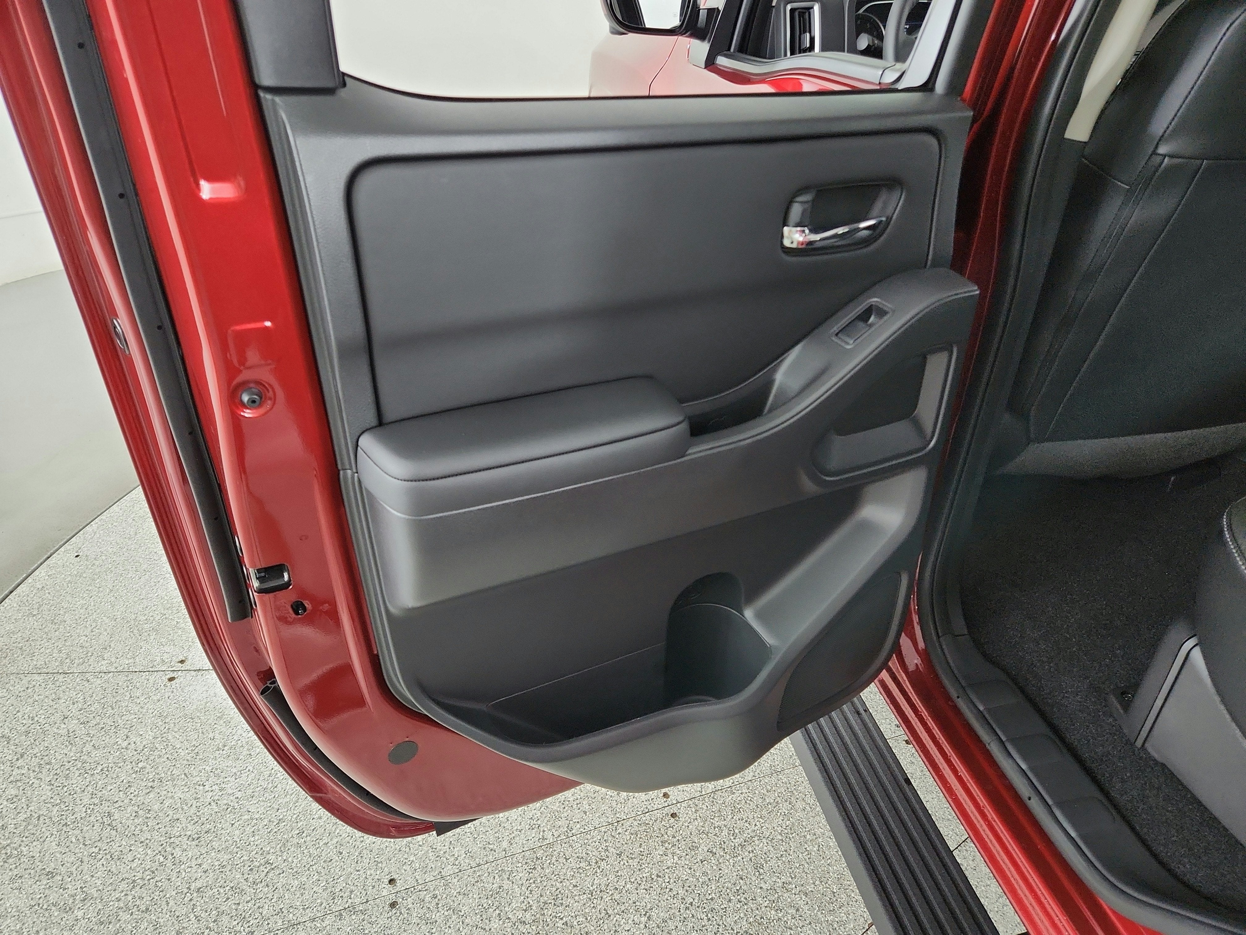 2025 Nissan Frontier SL