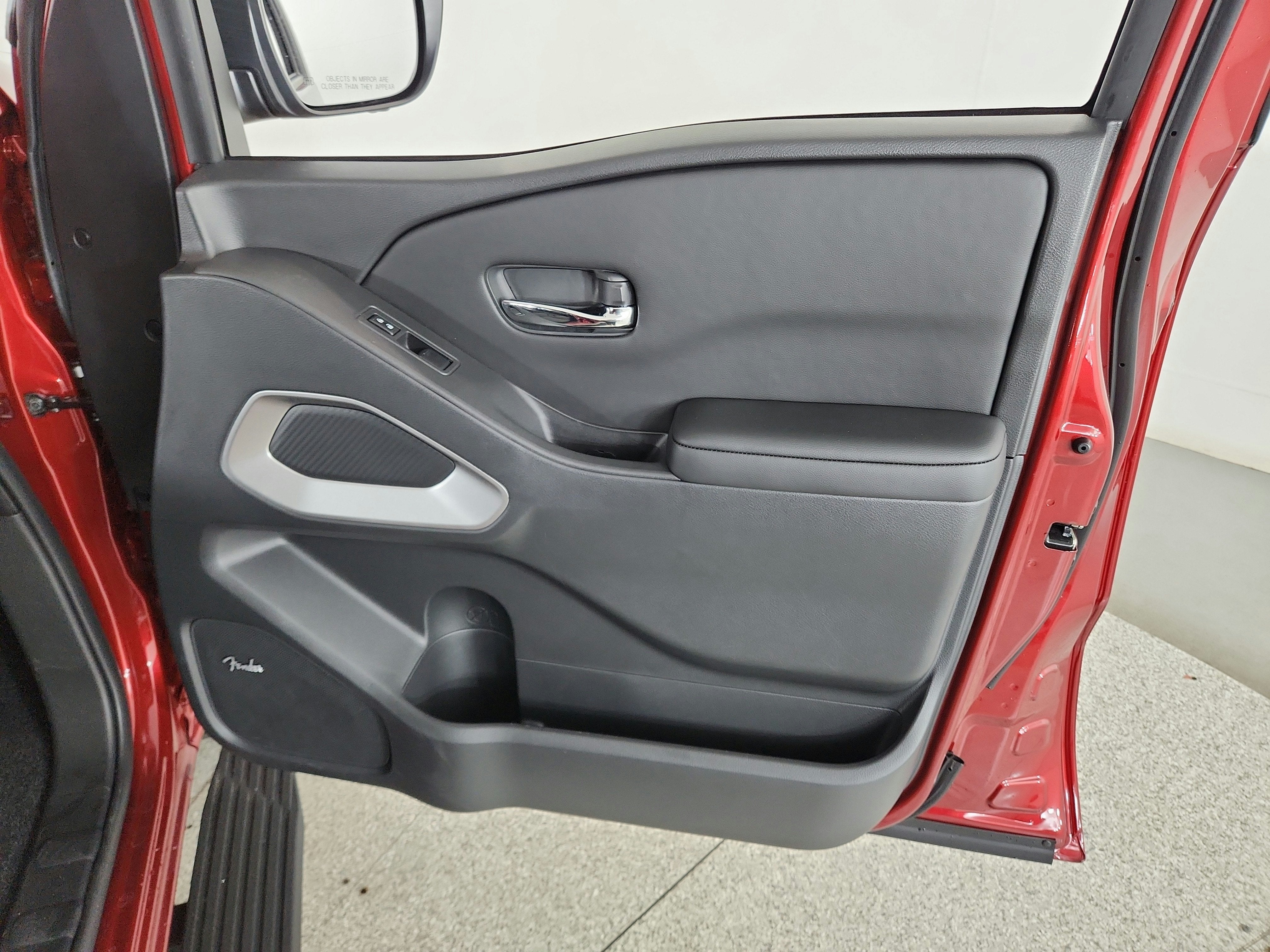 2025 Nissan Frontier SL