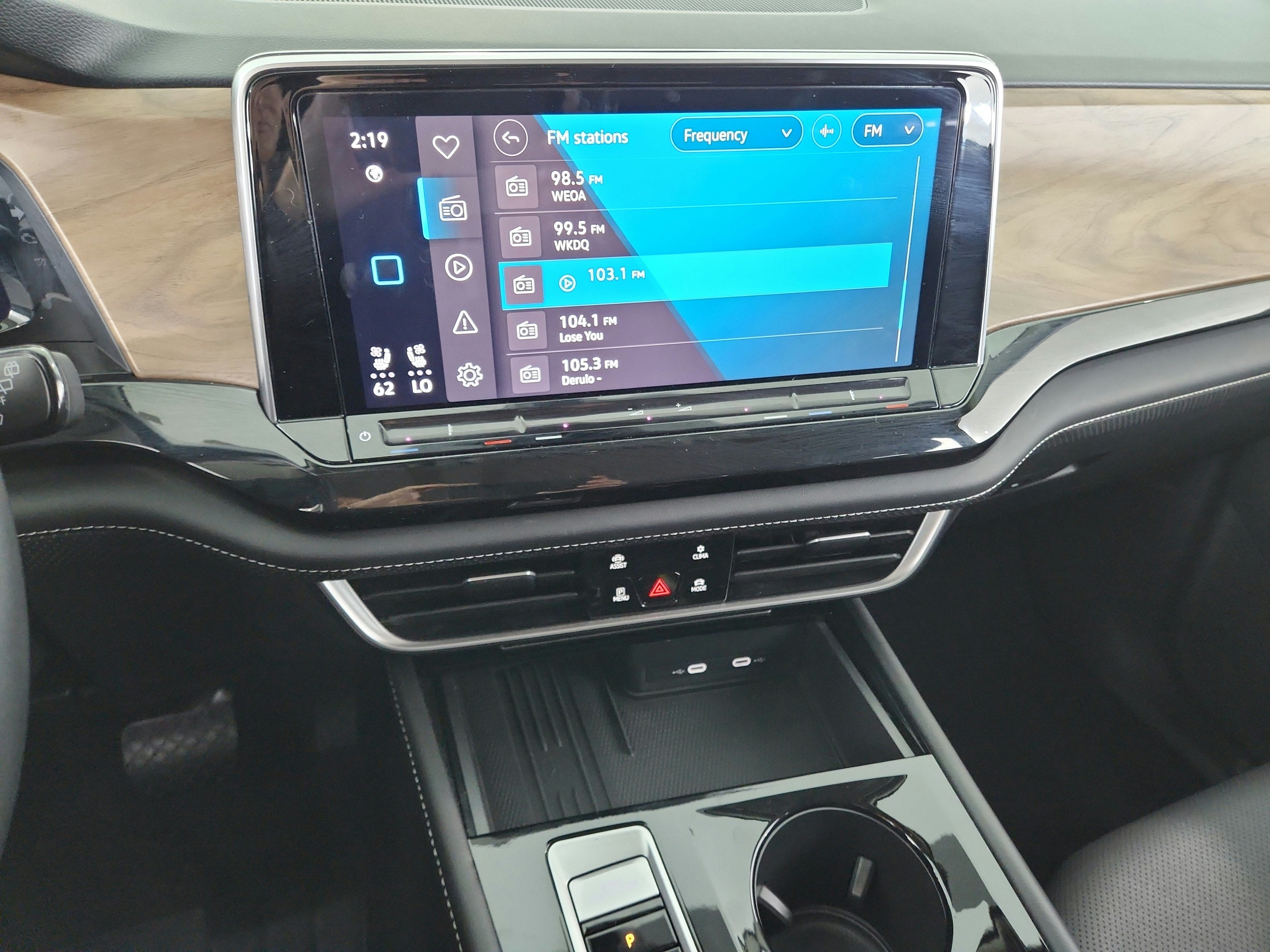 2025 Volkswagen Atlas 2.0T SE w/Technology FWD