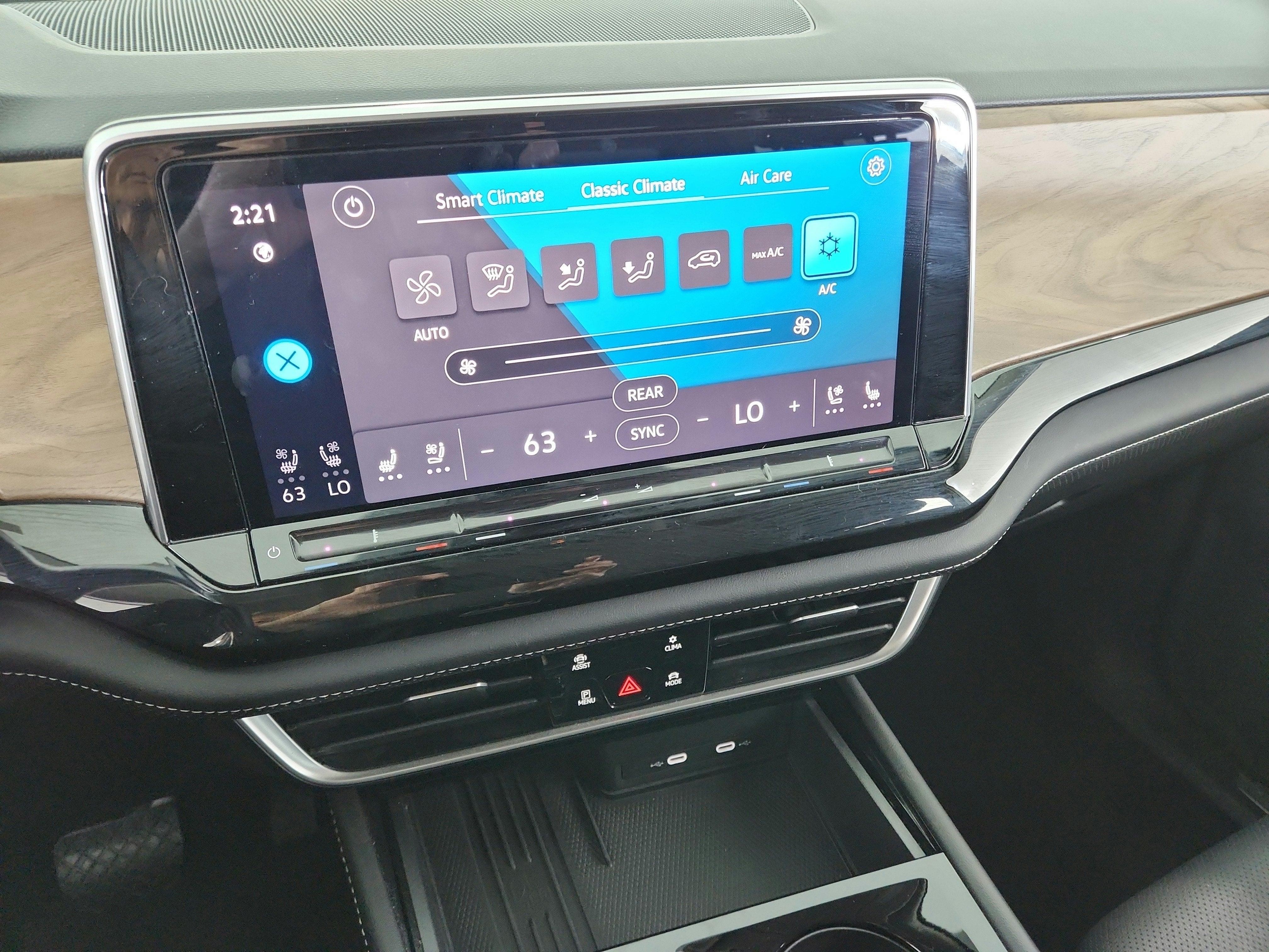 2025 Volkswagen Atlas 2.0T SE w/Technology FWD