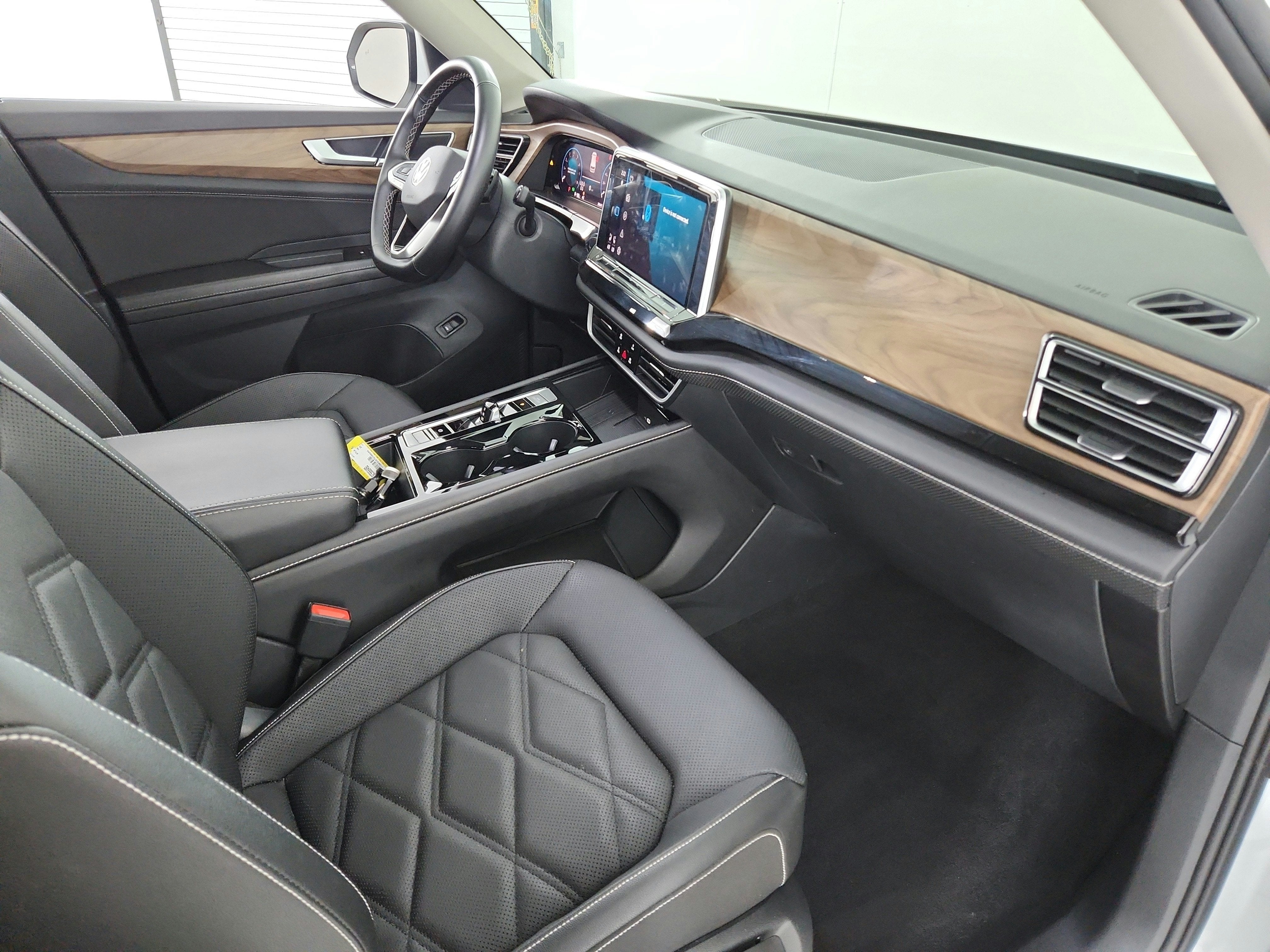 2025 Volkswagen Atlas 2.0T SE w/Technology FWD