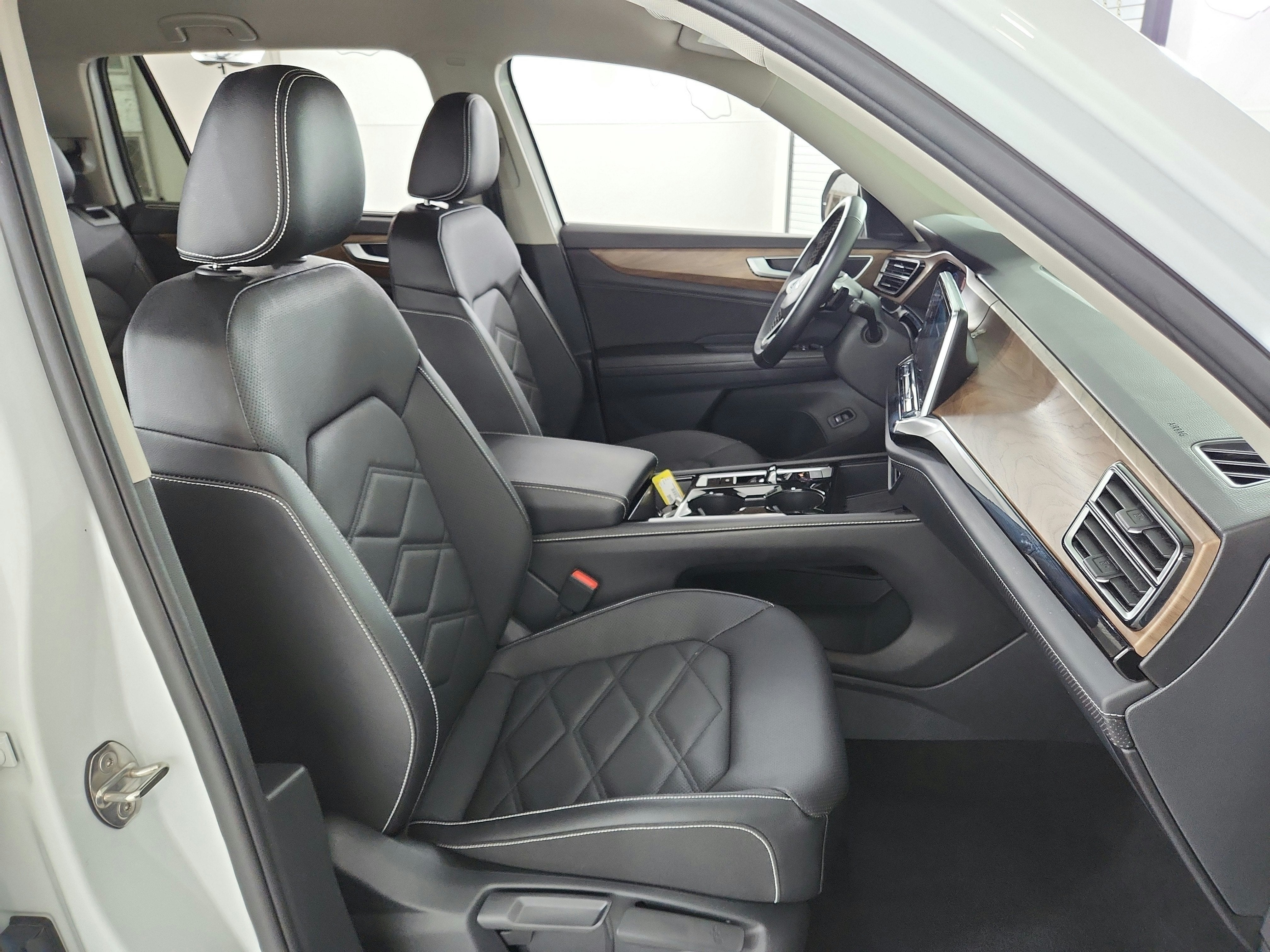 2025 Volkswagen Atlas 2.0T SE w/Technology FWD