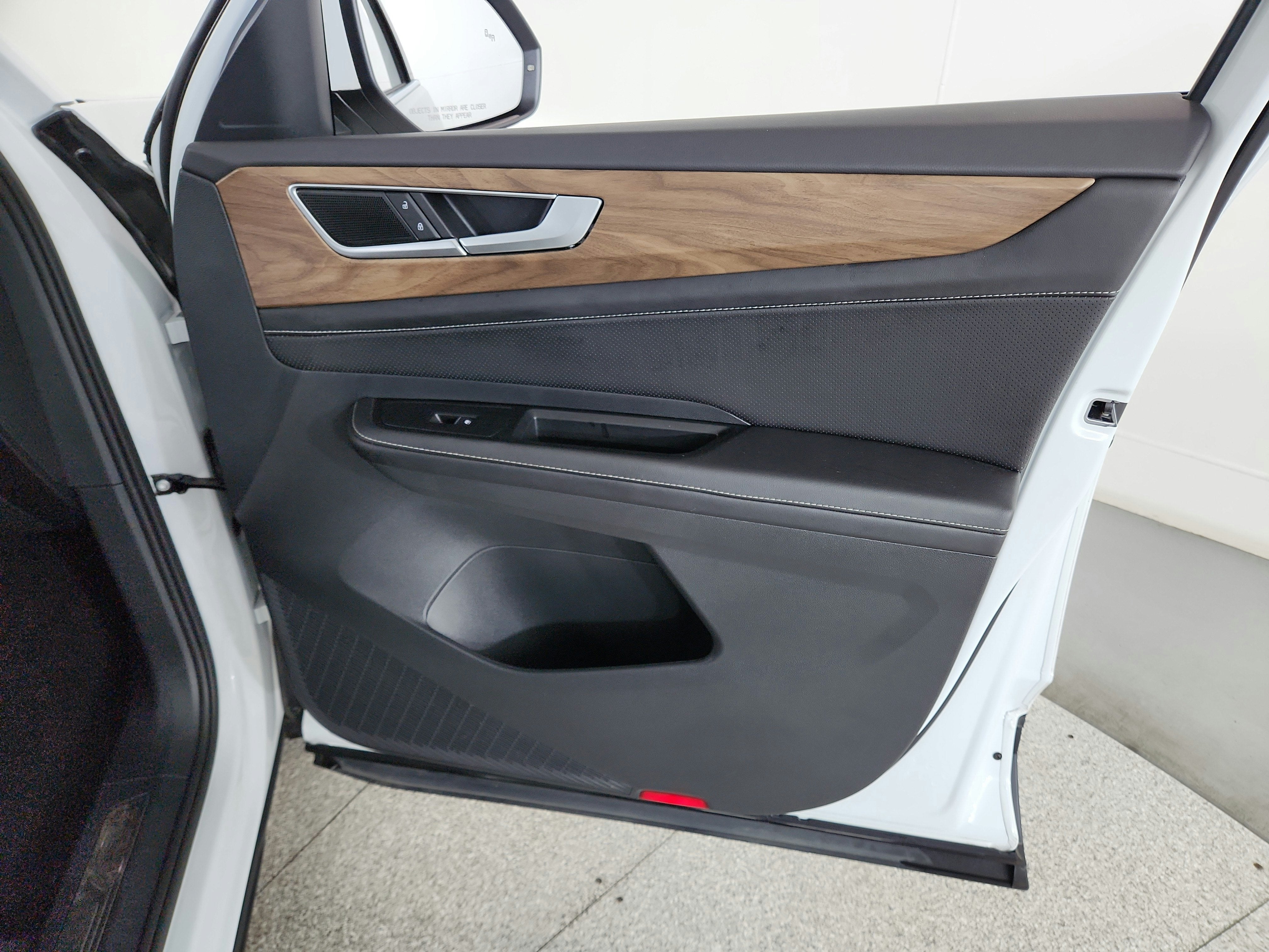 2025 Volkswagen Atlas 2.0T SE w/Technology FWD