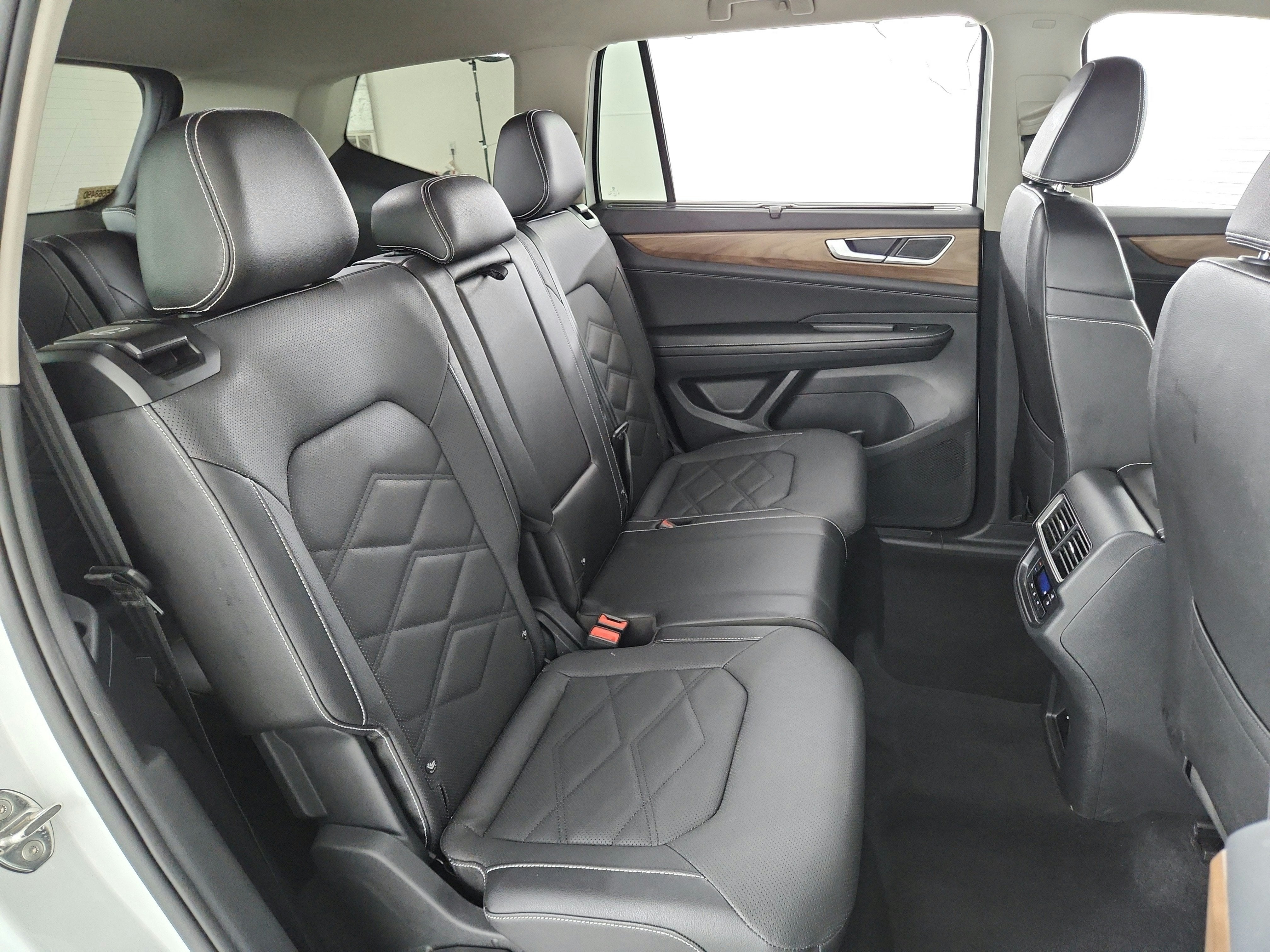 2025 Volkswagen Atlas 2.0T SE w/Technology FWD