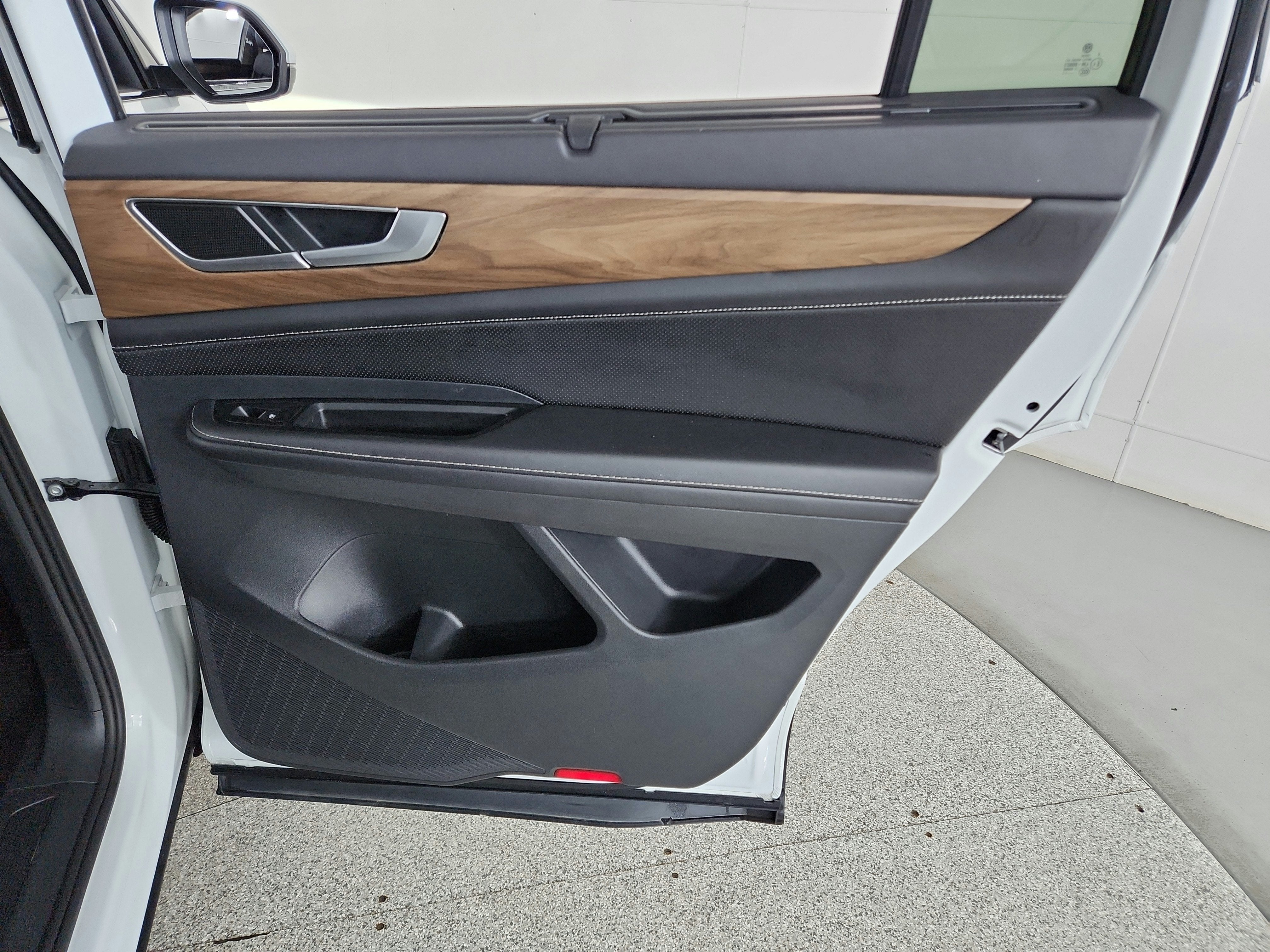 2025 Volkswagen Atlas 2.0T SE w/Technology FWD