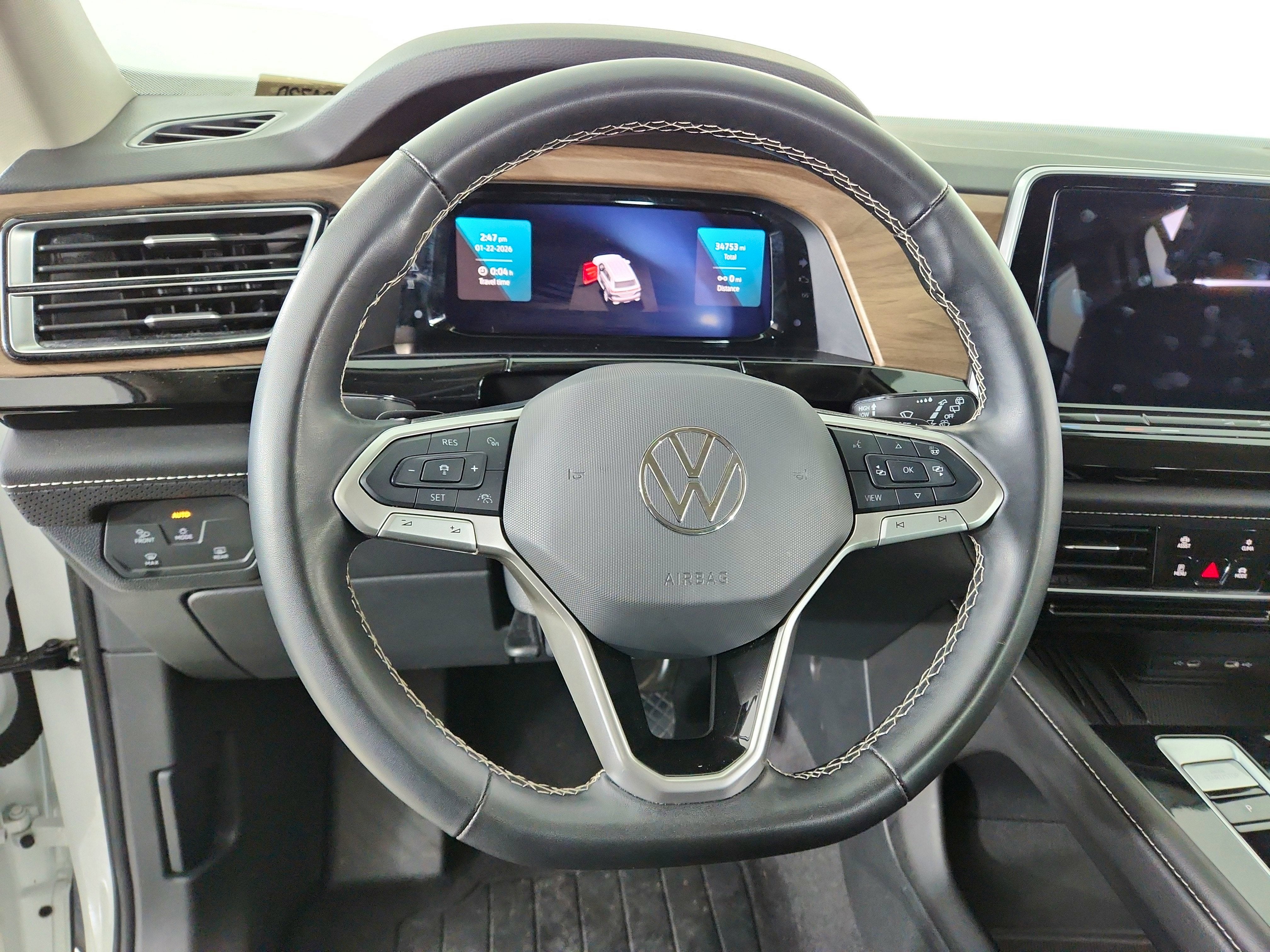 2025 Volkswagen Atlas 2.0T SE w/Technology