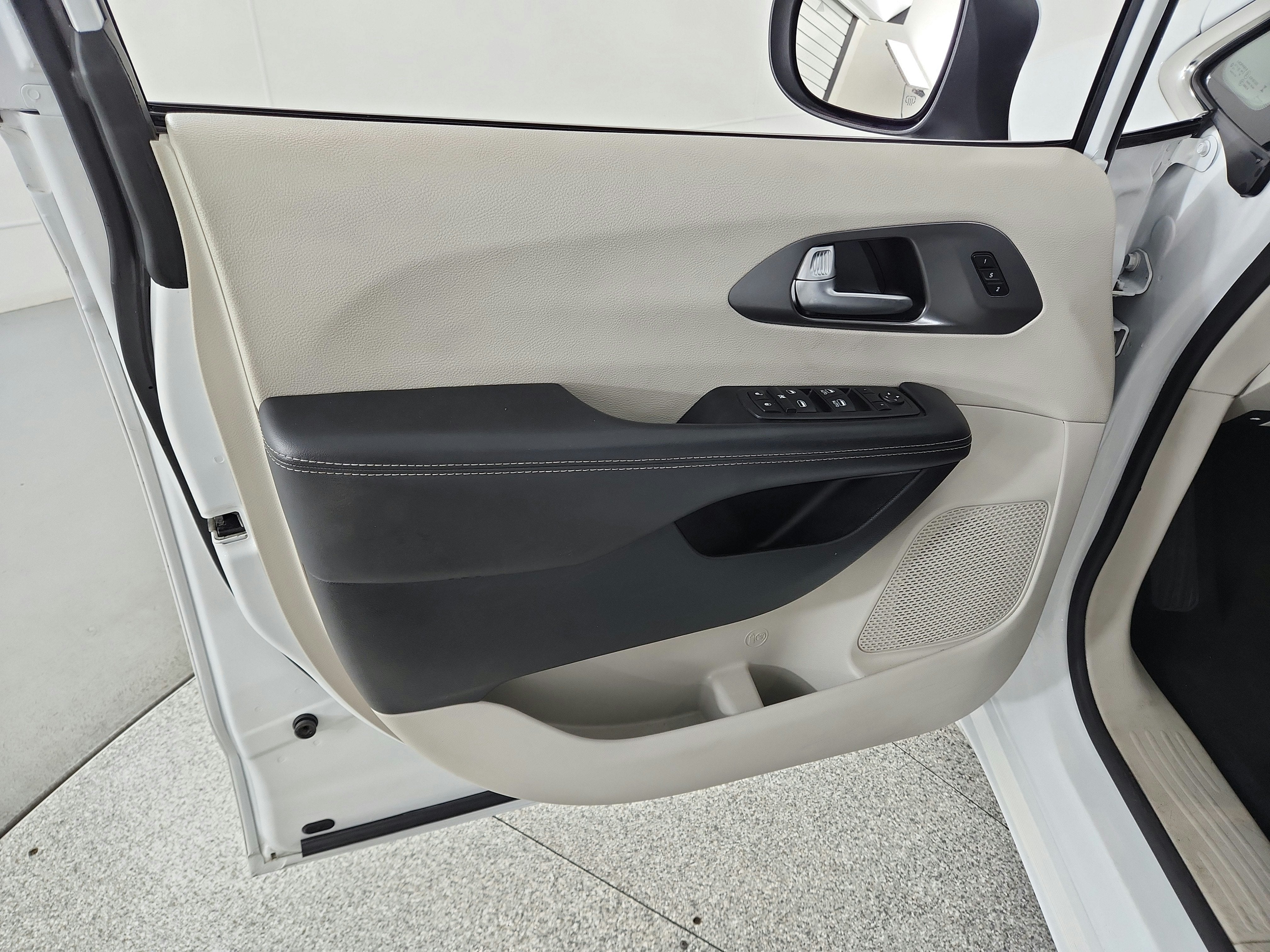 2023 Chrysler Pacifica Touring L FWD