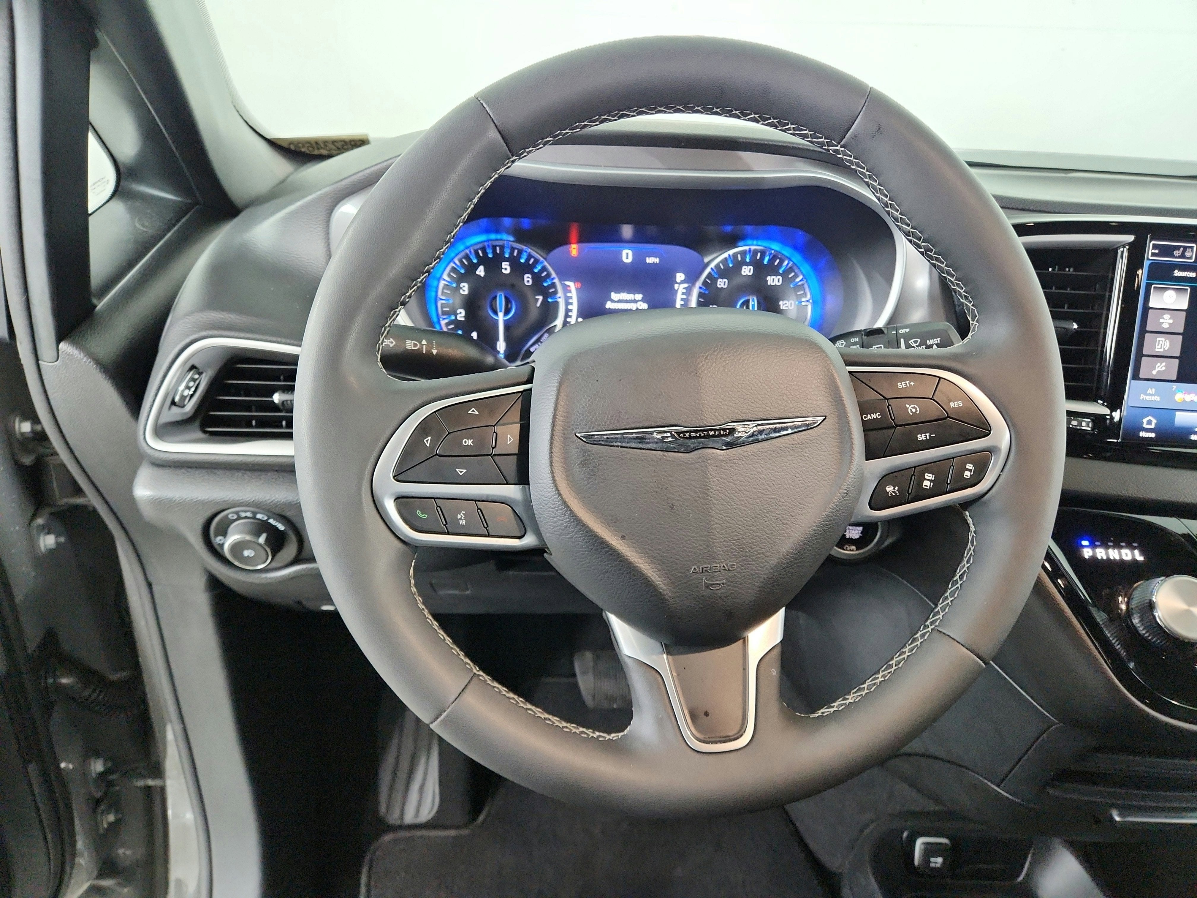 2025 Chrysler Pacifica Select