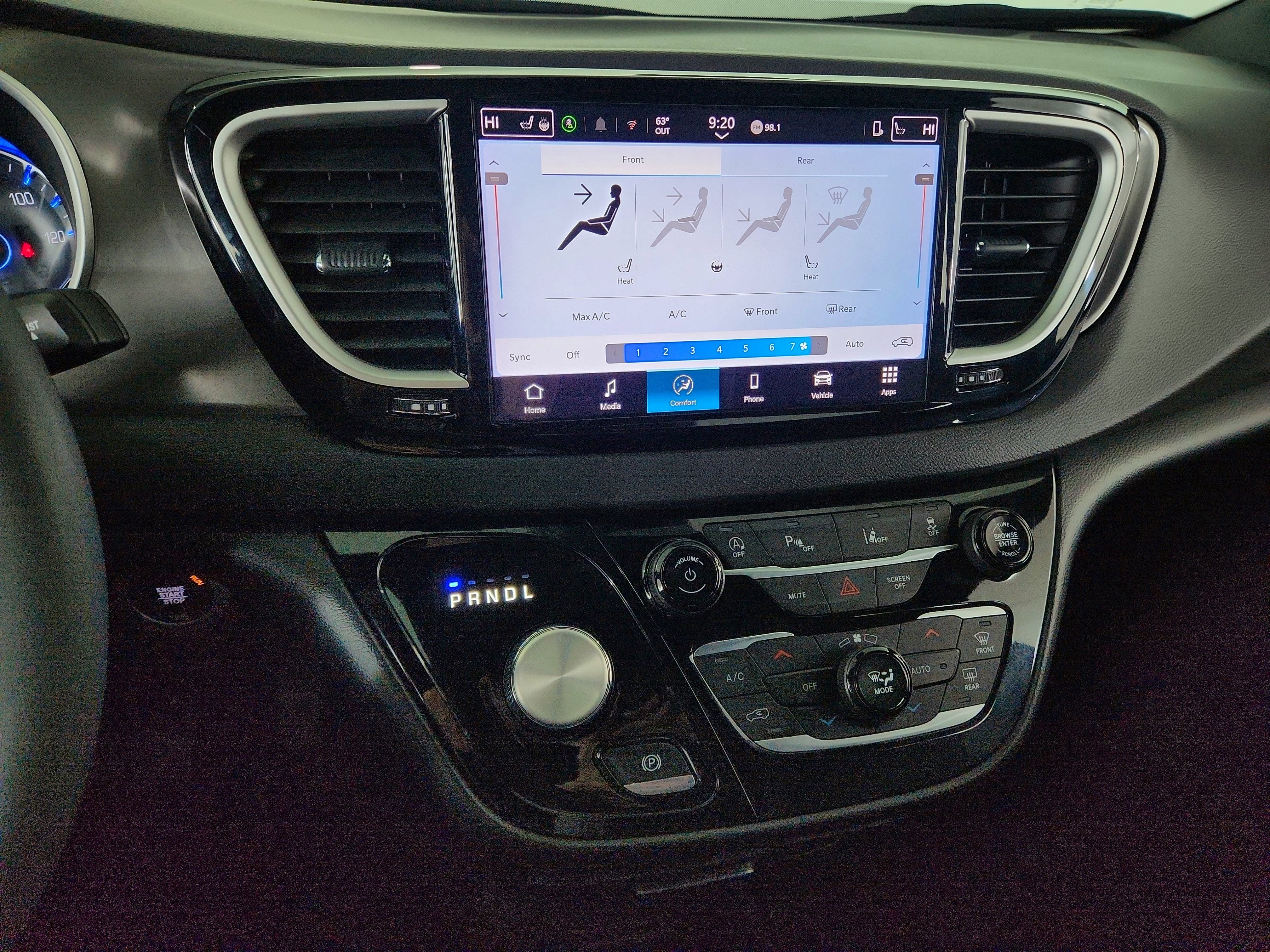 2025 Chrysler Pacifica Select