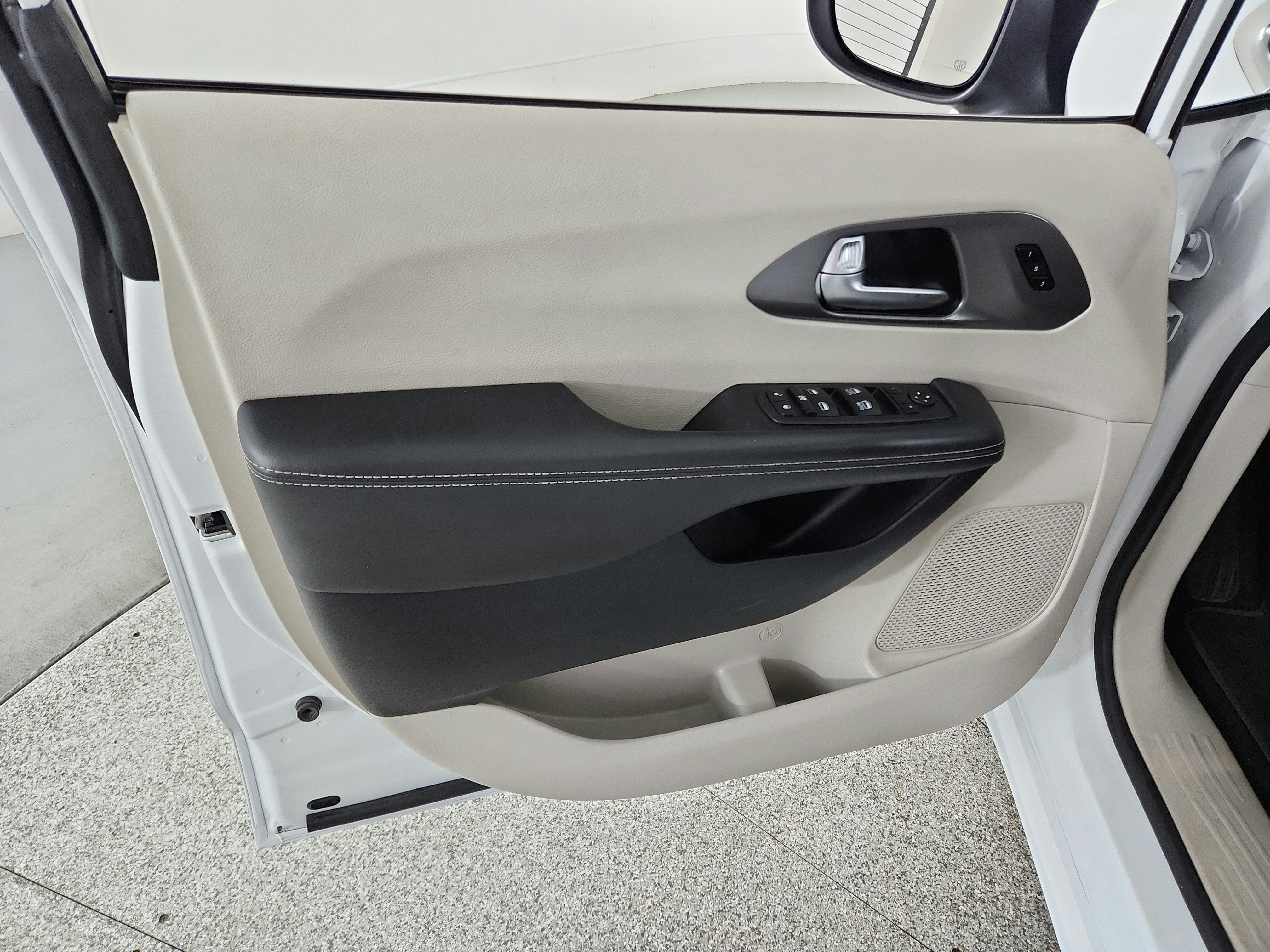 2023 Chrysler Pacifica Touring L FWD