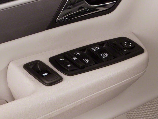 2010 Volkswagen Routan SE