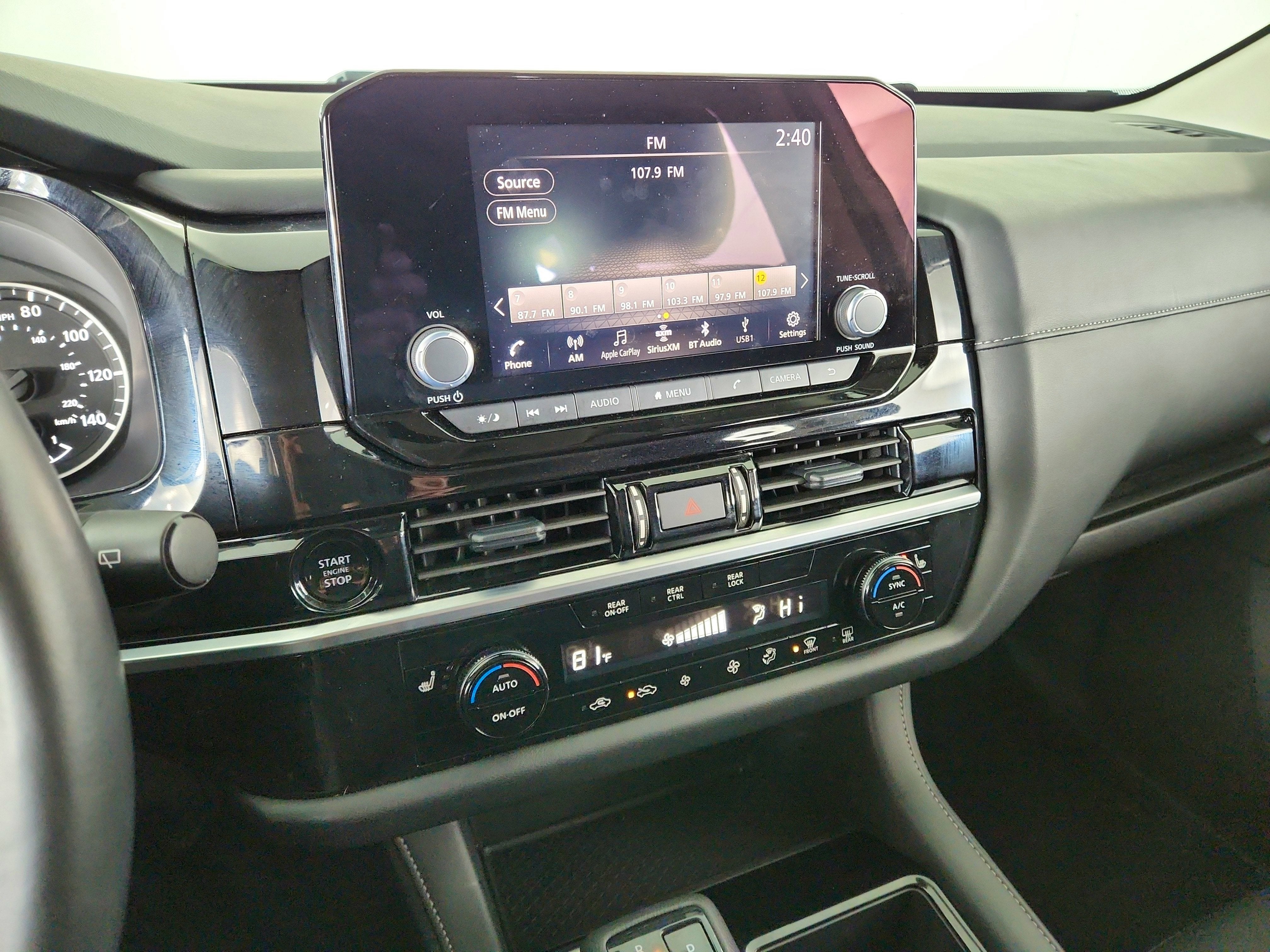 2025 Nissan Pathfinder SV