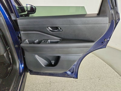 2023 Nissan Pathfinder SV