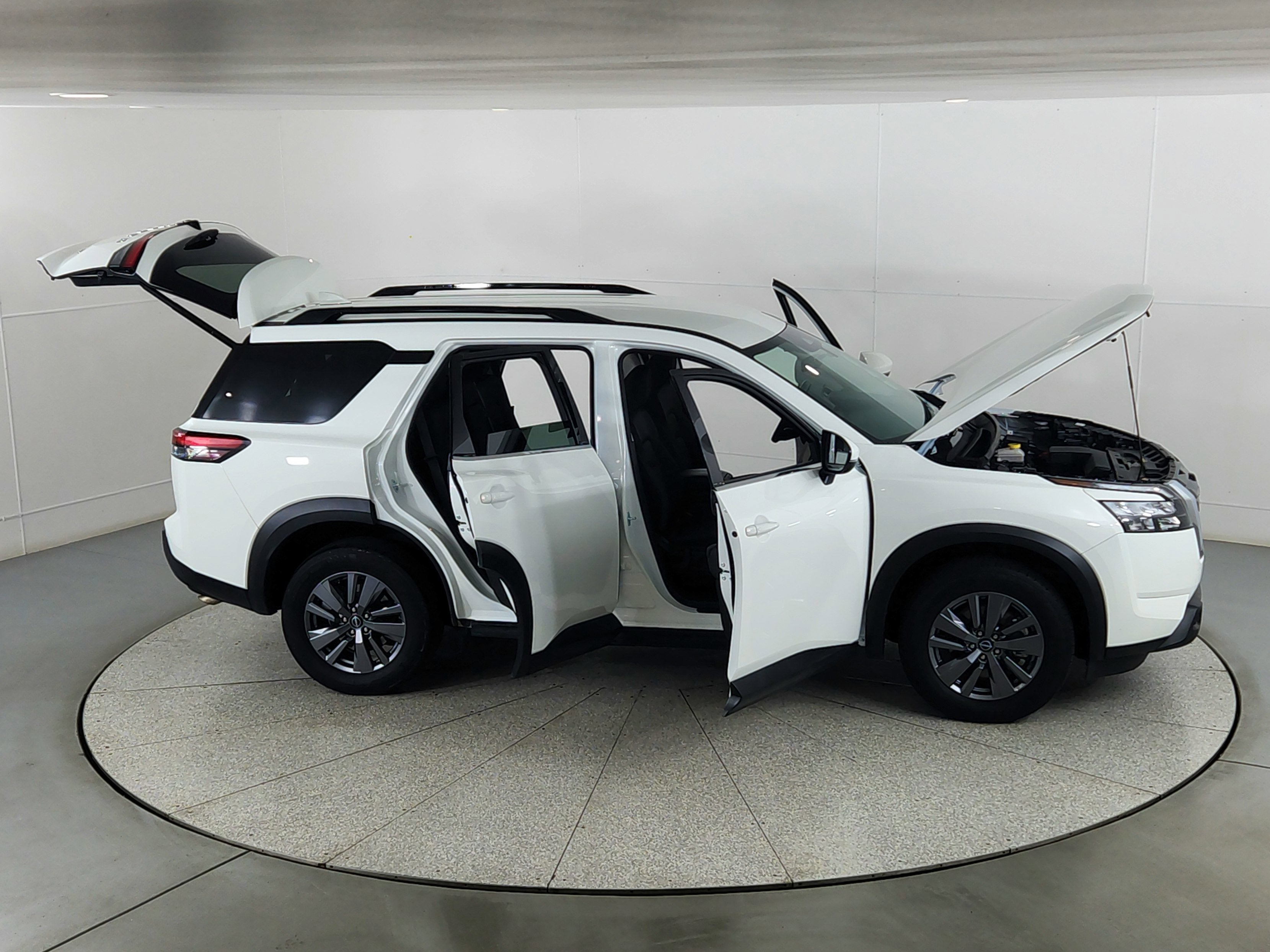 2025 Nissan Pathfinder SV