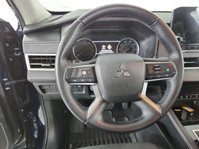 2023 Mitsubishi Outlander Base