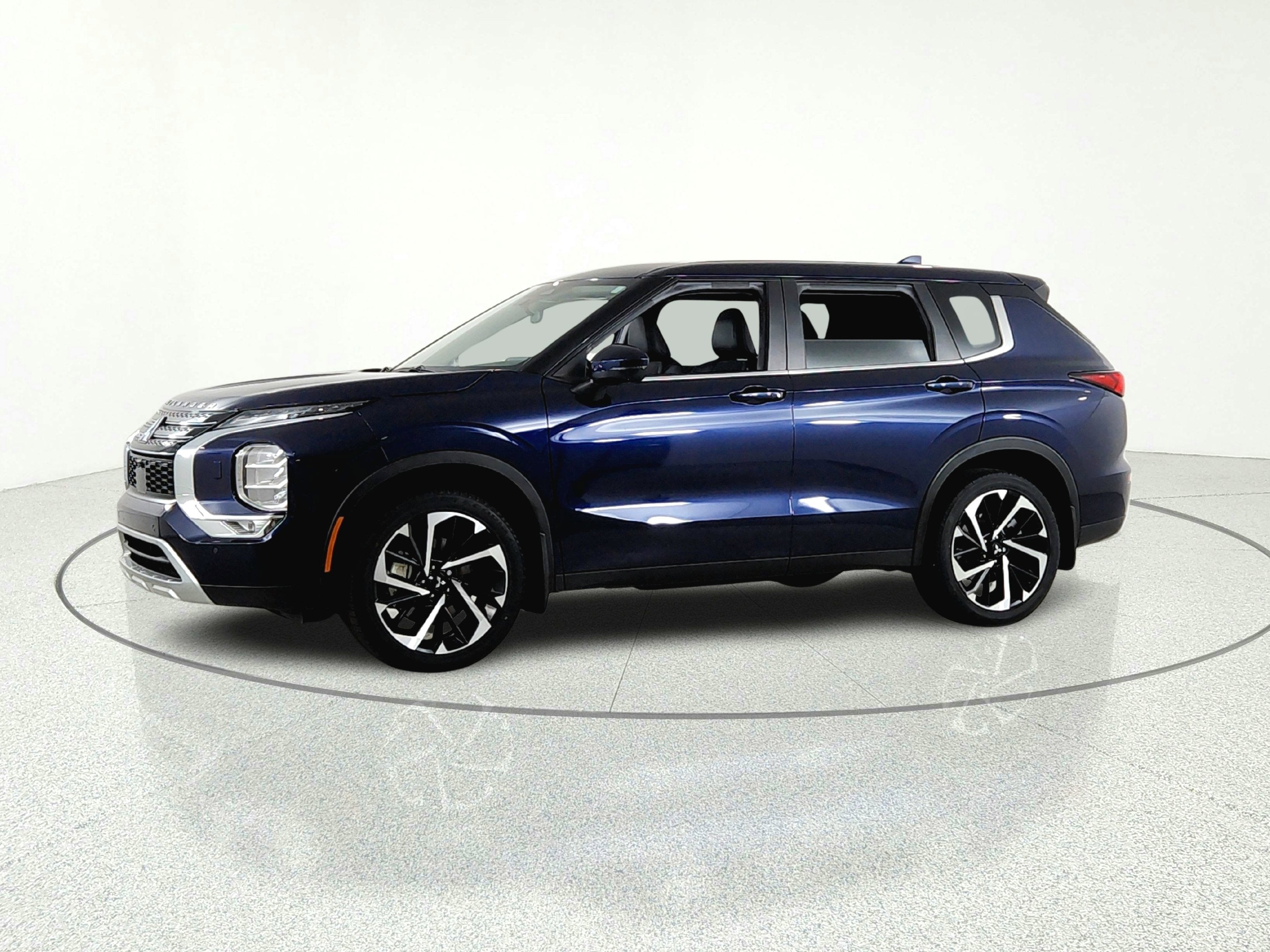 2023 Mitsubishi Outlander Base