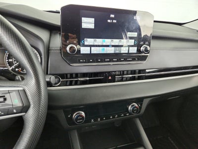 2023 Mitsubishi Outlander Base