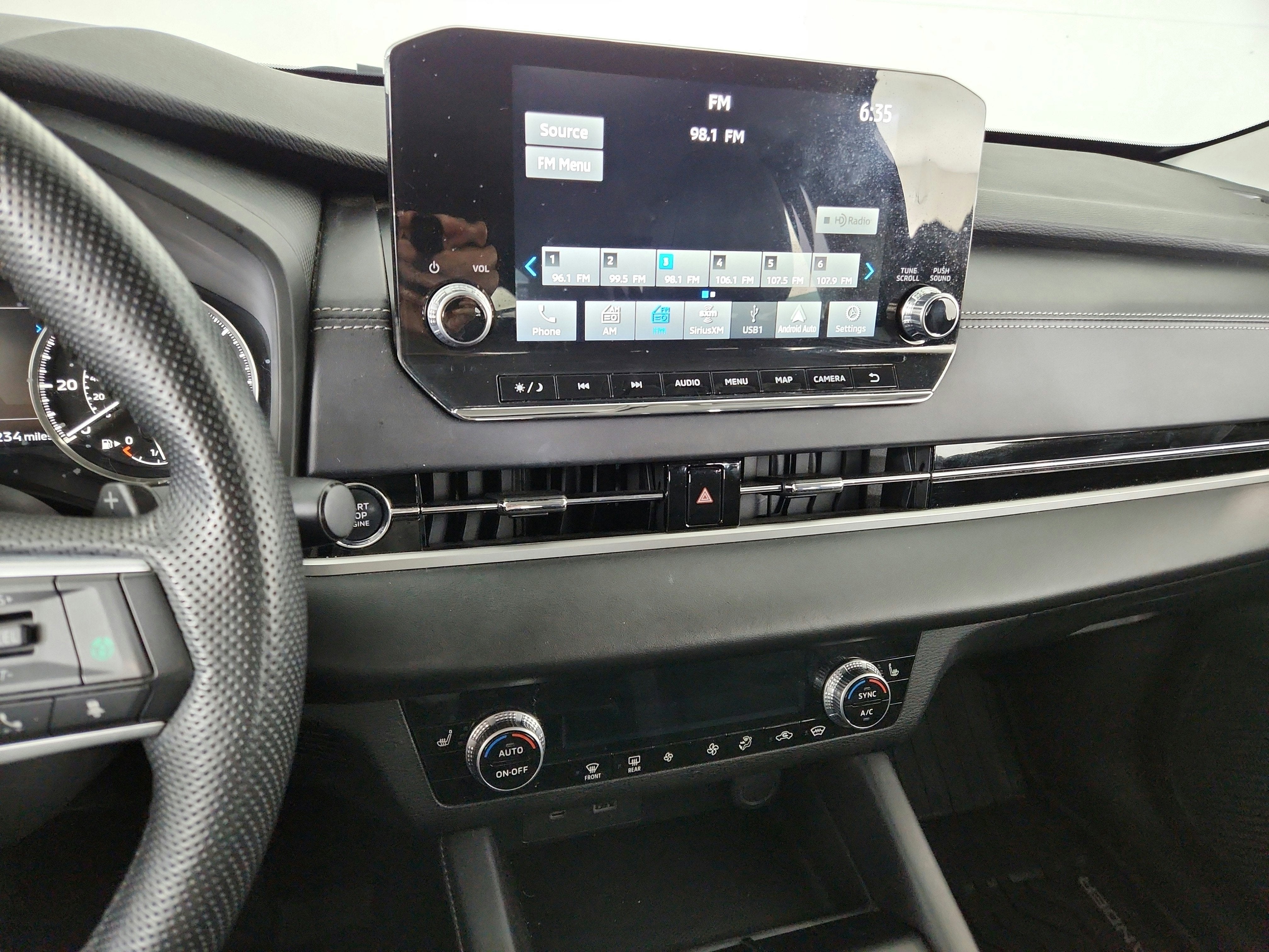 2023 Mitsubishi Outlander Base