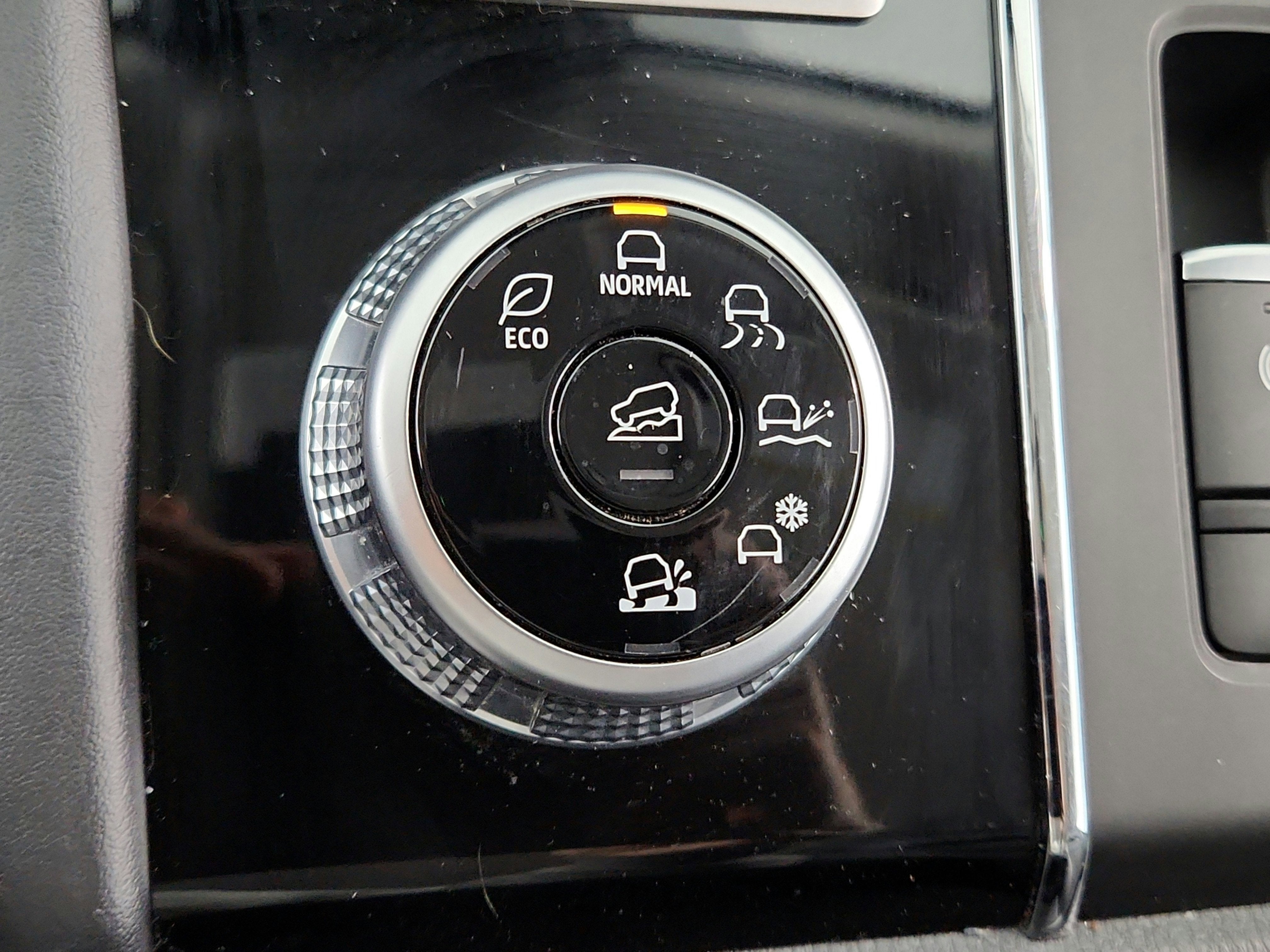 2023 Mitsubishi Outlander Base