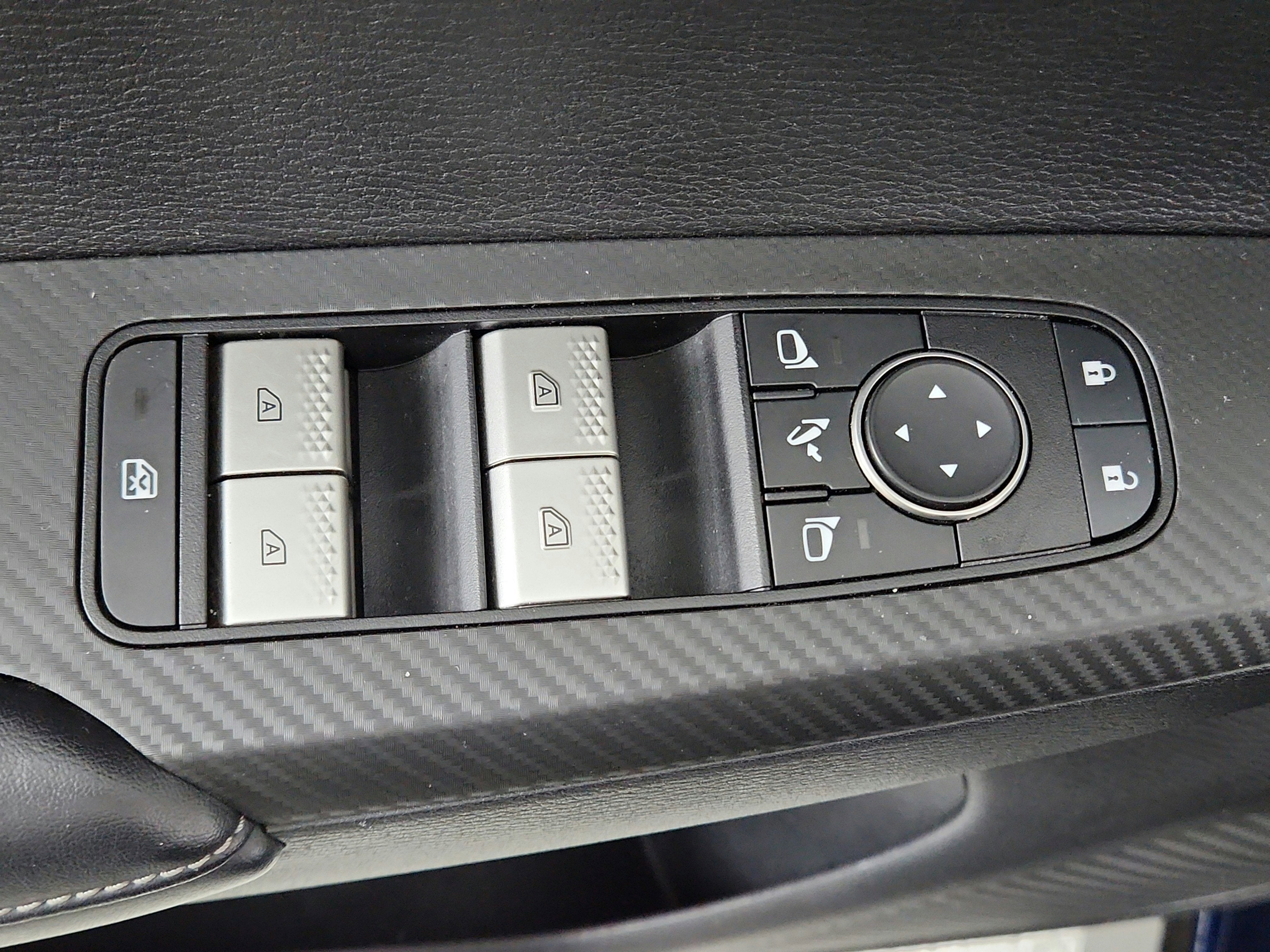 2023 Mitsubishi Outlander Base