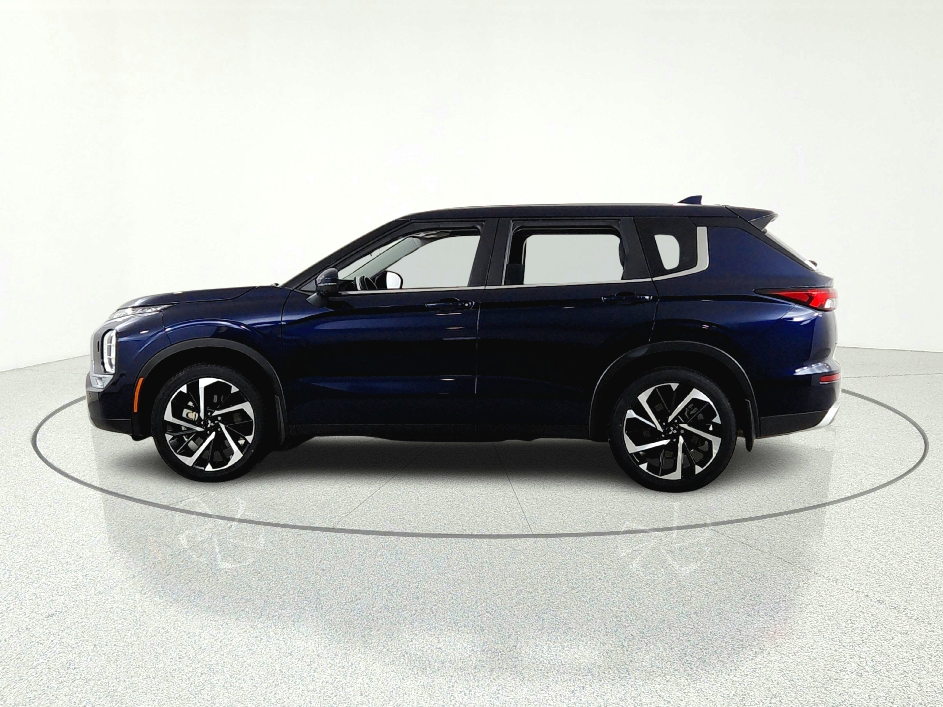 2023 Mitsubishi Outlander Base