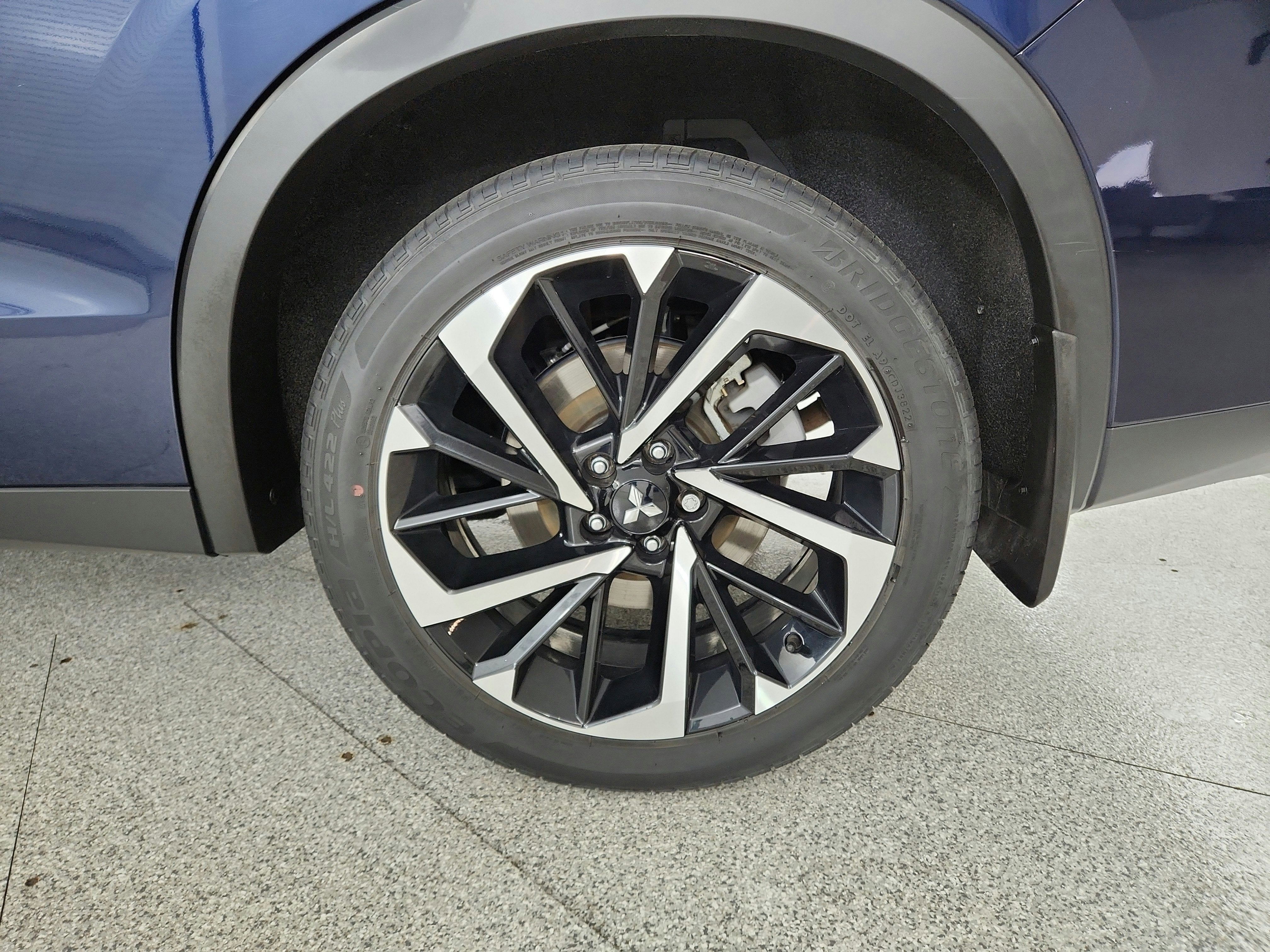 2023 Mitsubishi Outlander Base